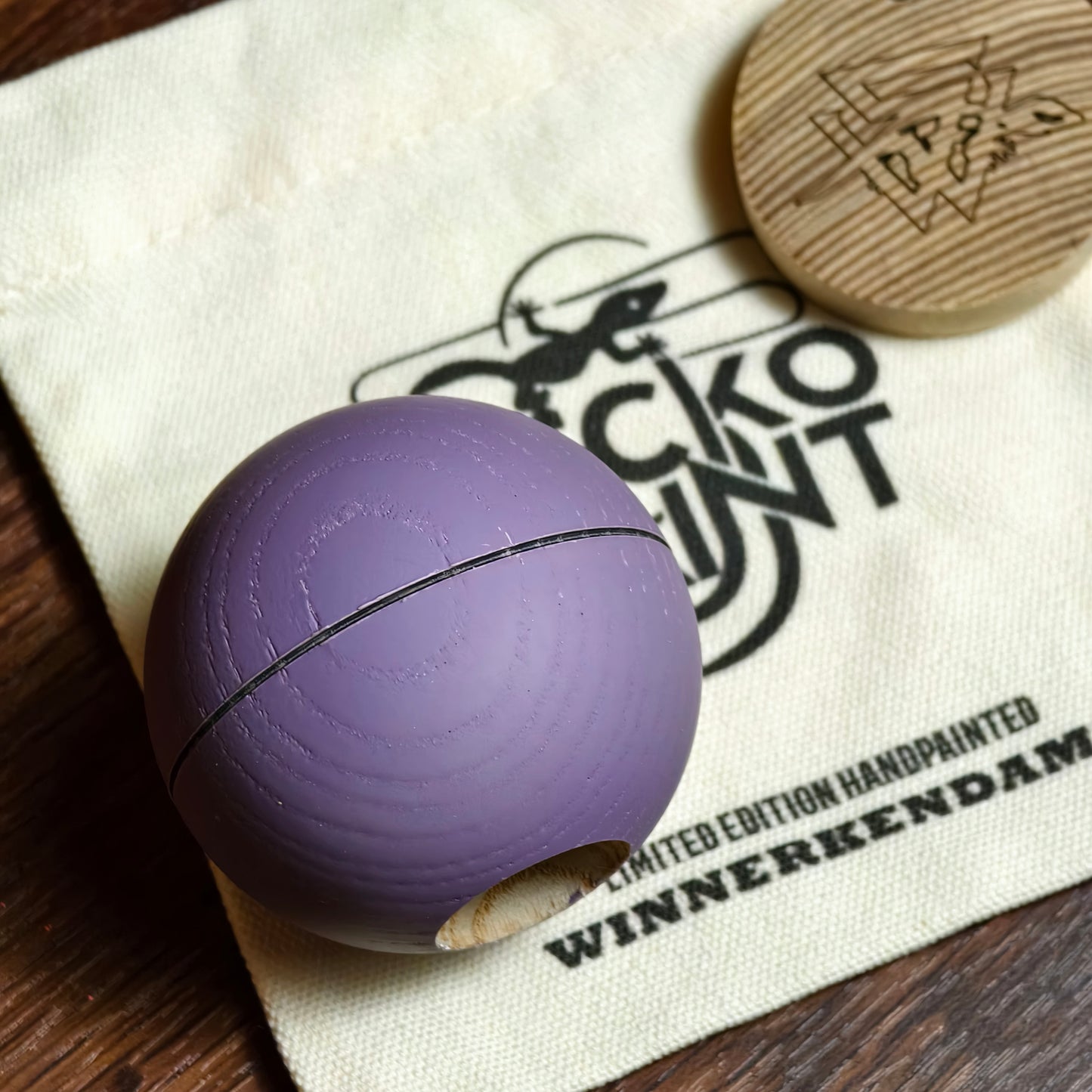 Winner Kendama Deep Snow ball Gecko paint hot