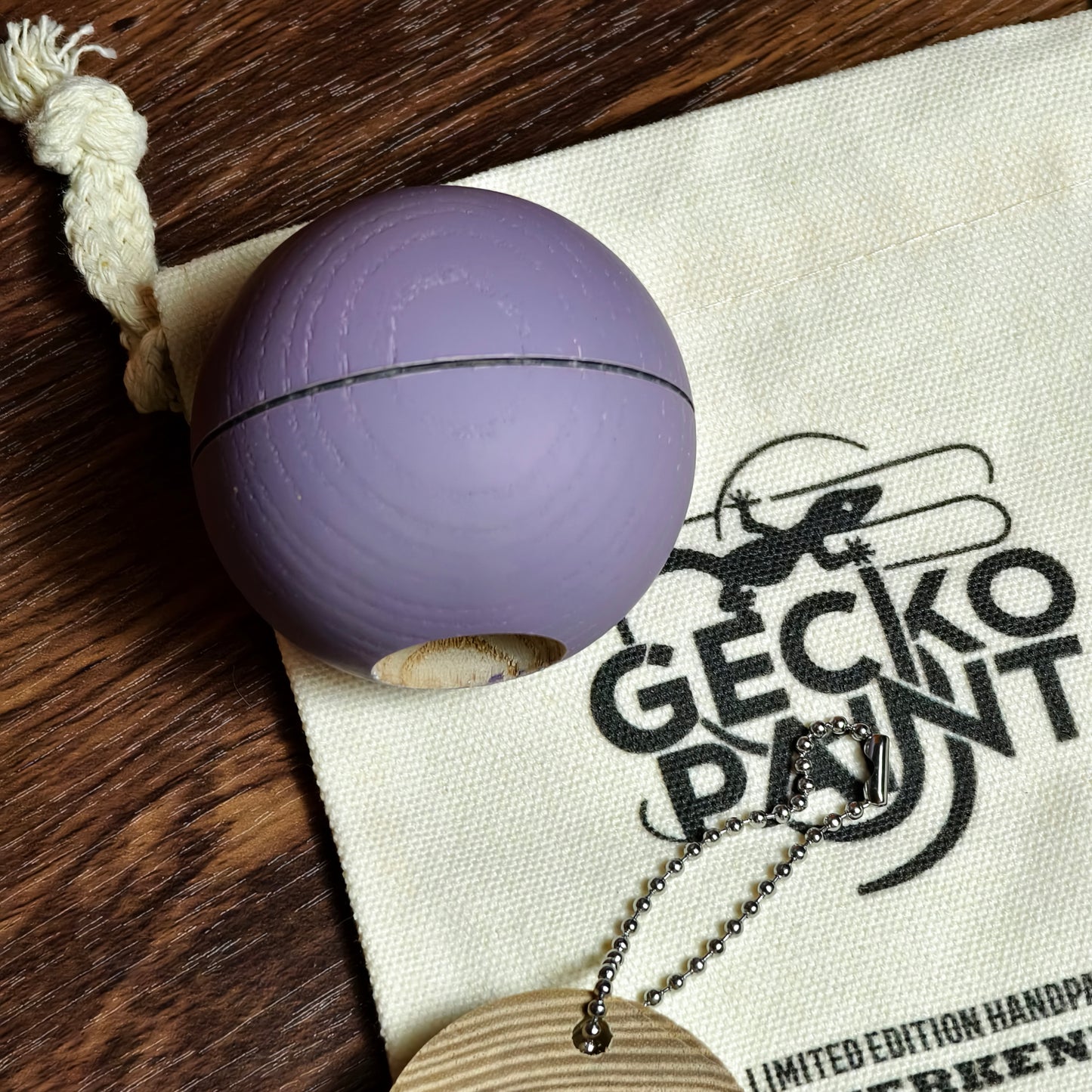 Winner Kendama Deep Snow ball Gecko paint hot