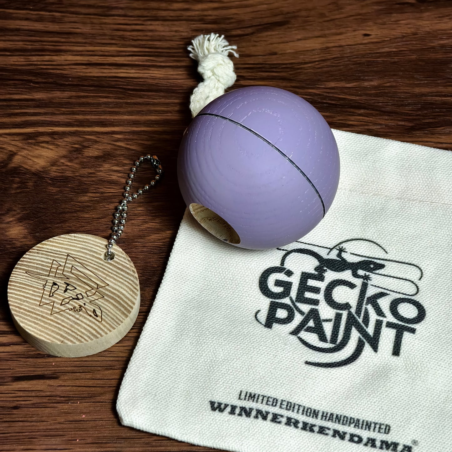 Winner Kendama Deep Snow ball Gecko paint hot