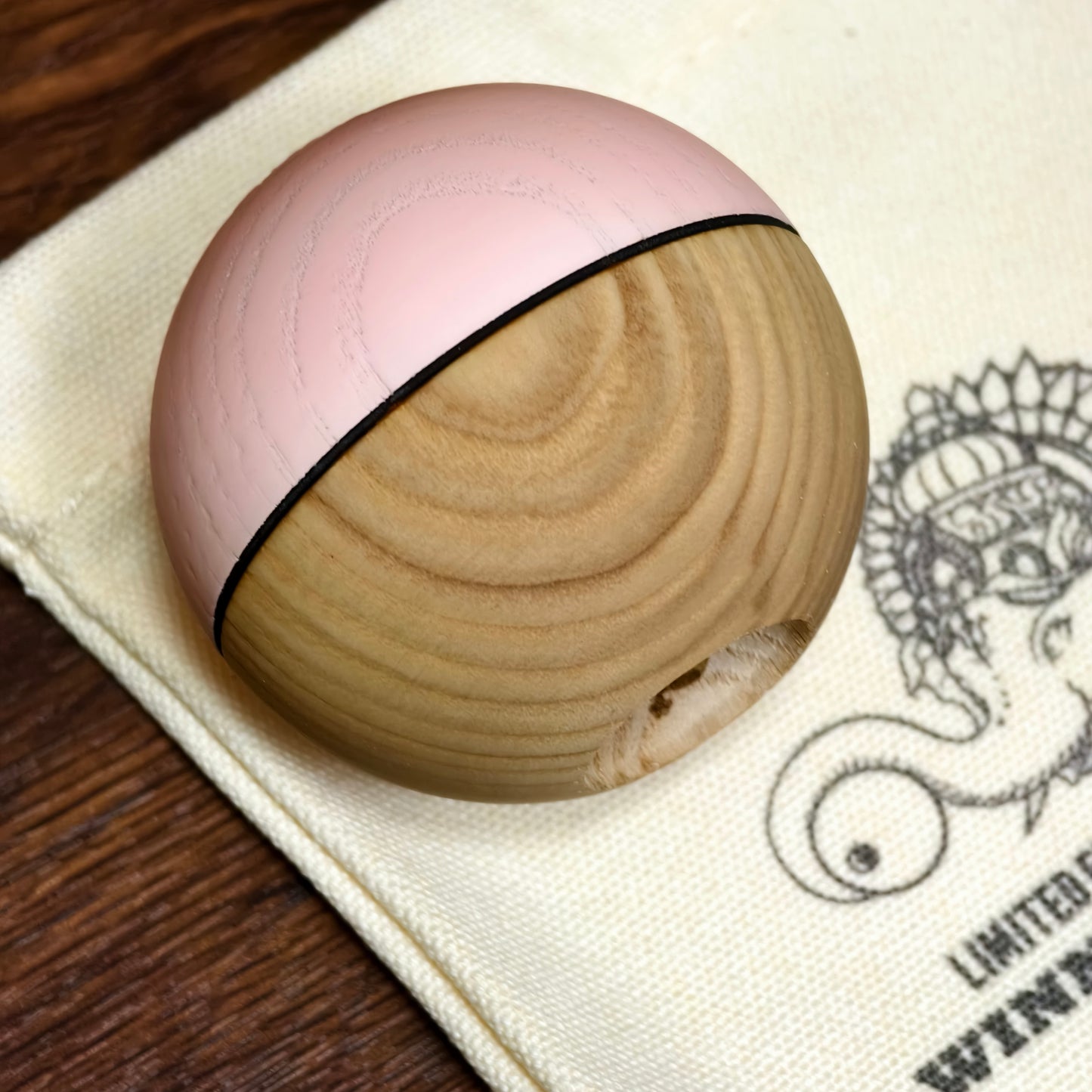 Winner Kendama Gecko paint pink cloud tama only