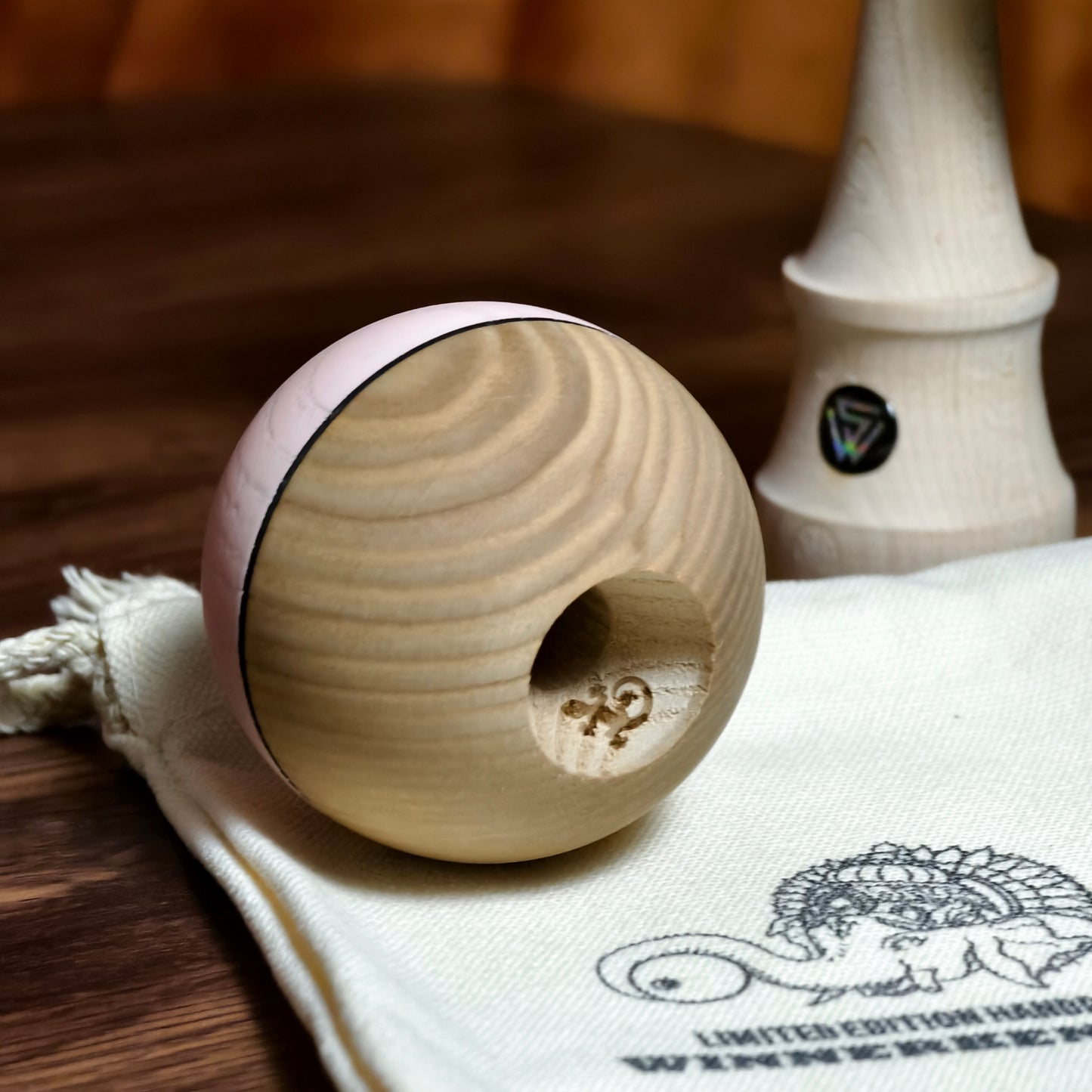 Winner Kendama Gecko paint pink cloud tama only