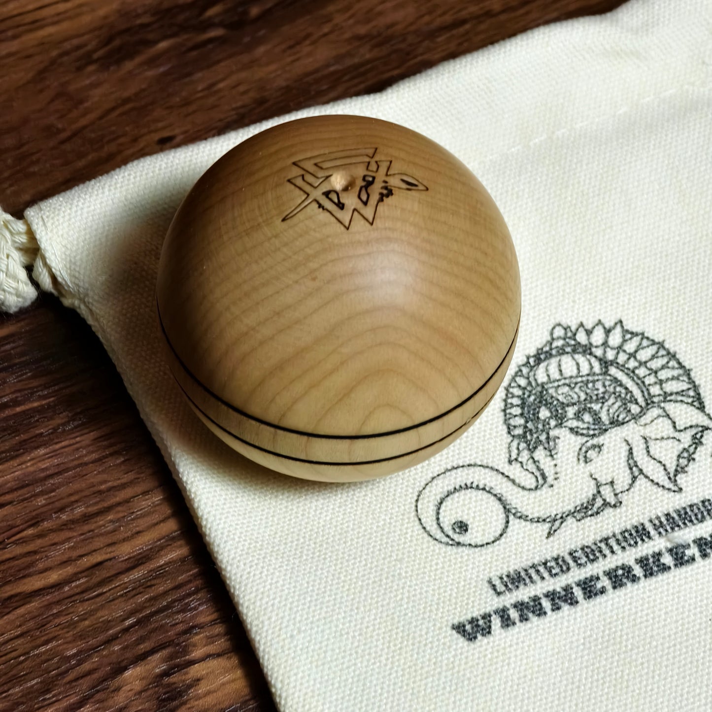 Winner Kendama Gecko paint MBL 2 line tama only