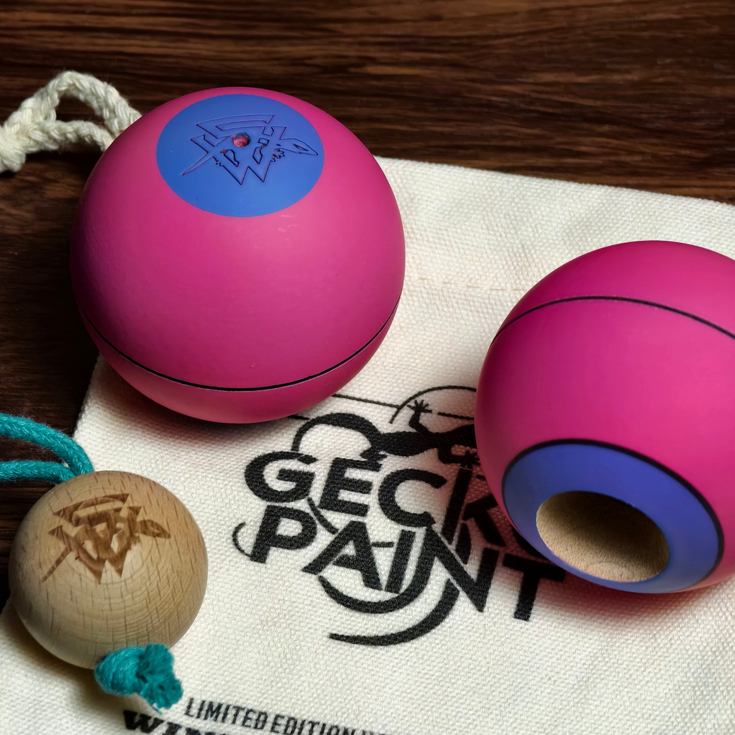 Winner Kendama Gecko paint pink man tama only