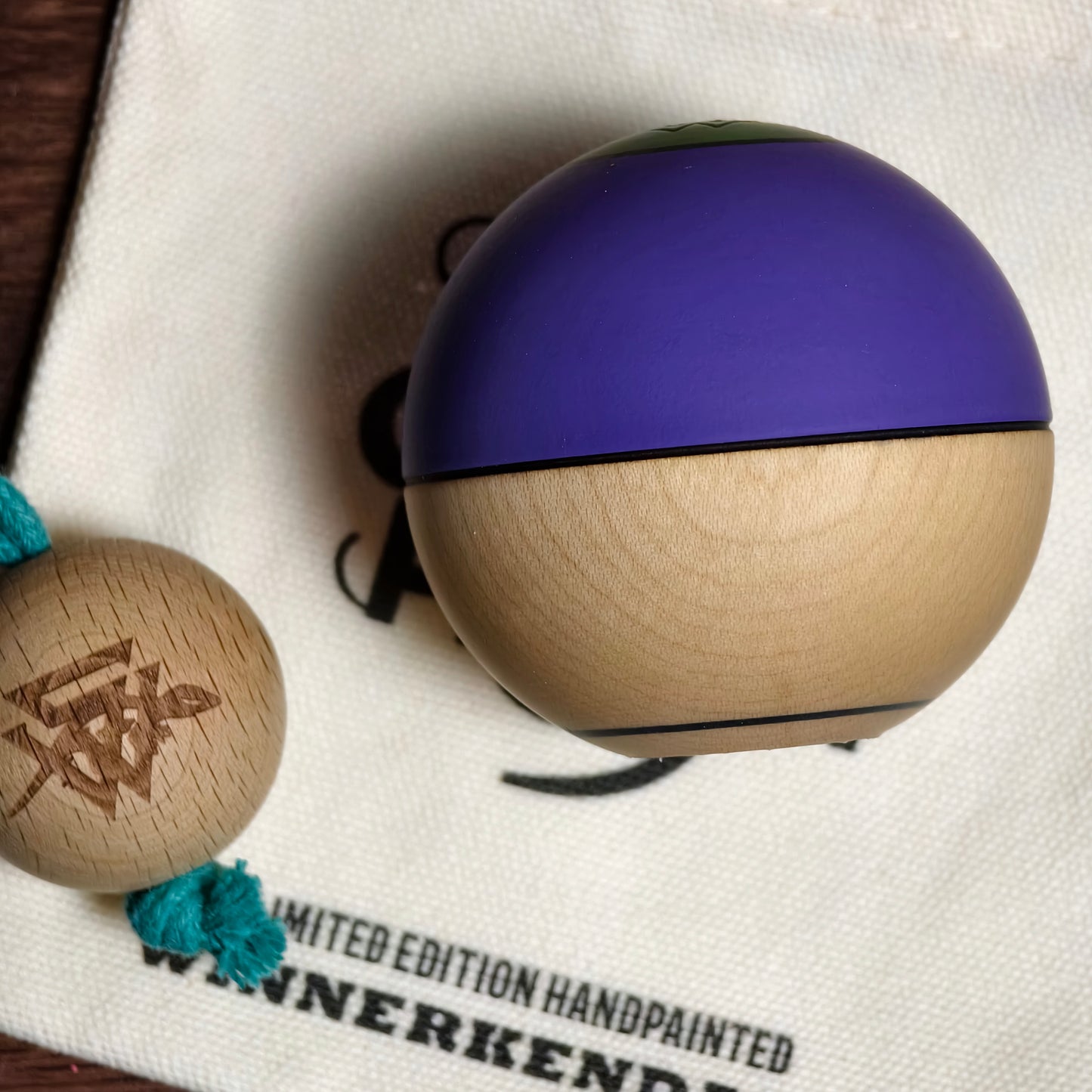 Winner Kendama Gecko paint EV tama only