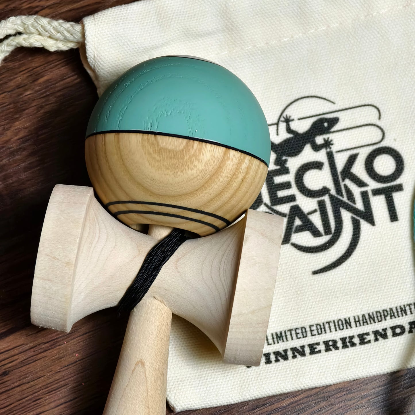Winner Kendama Green Phantom Gecko paint