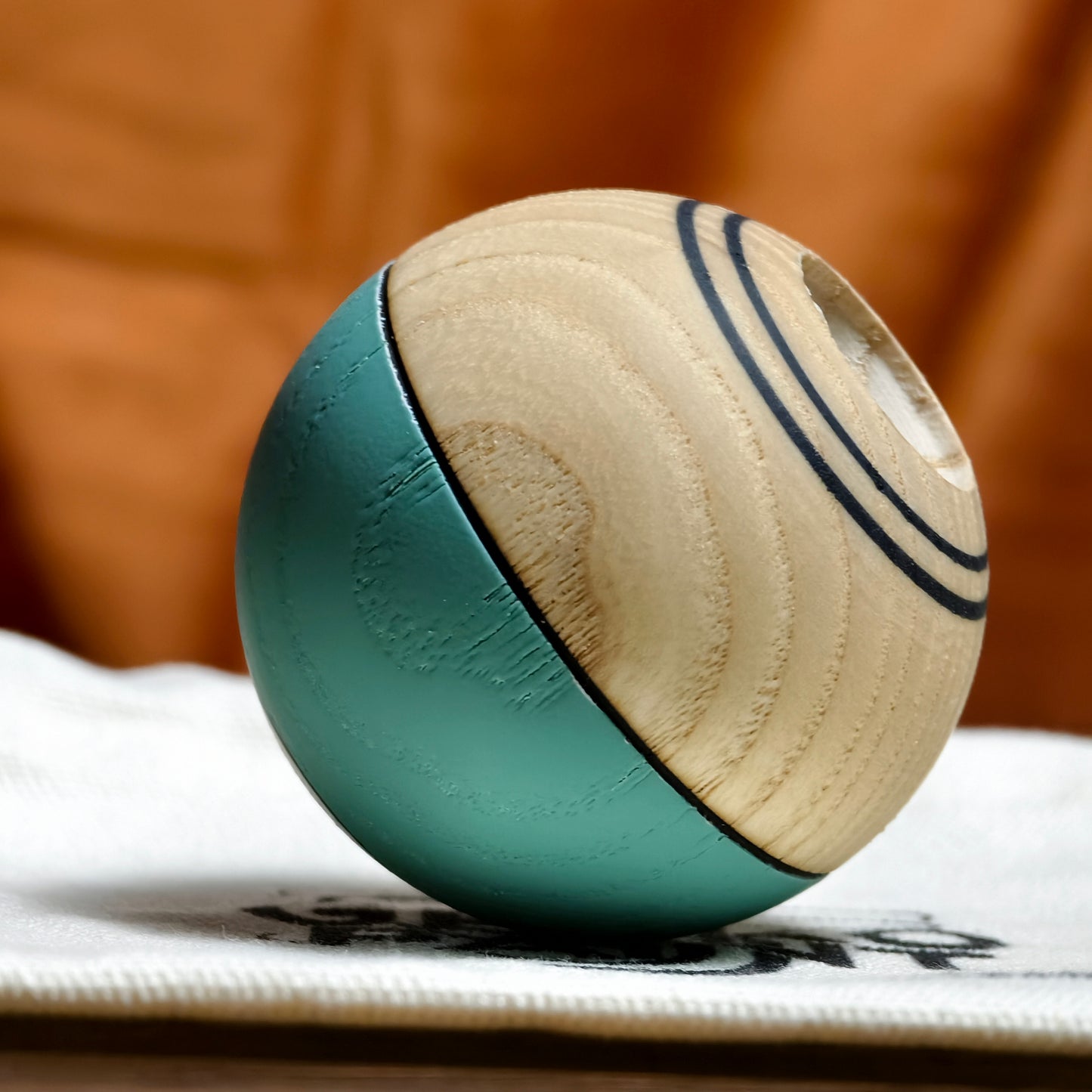 Winner Kendama Green Phantom Gecko paint