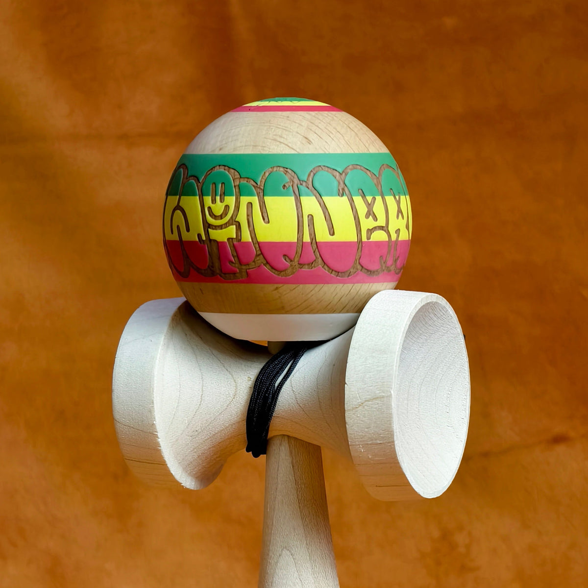 Winner kendama Gecko paint Rasta Throw‑up
tama only