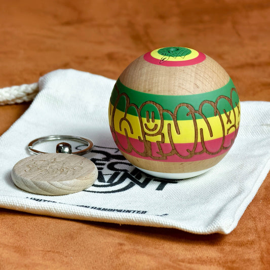 Winner kendama Gecko paint Rasta Throw‑up
tama only