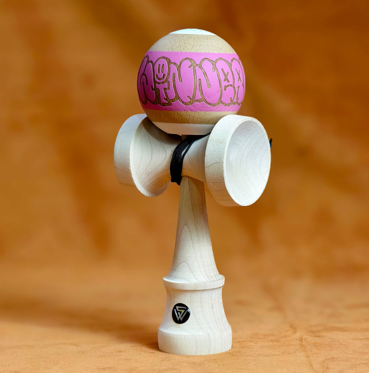 Winner kendama Gecko paint Hollow Pink
tama only
