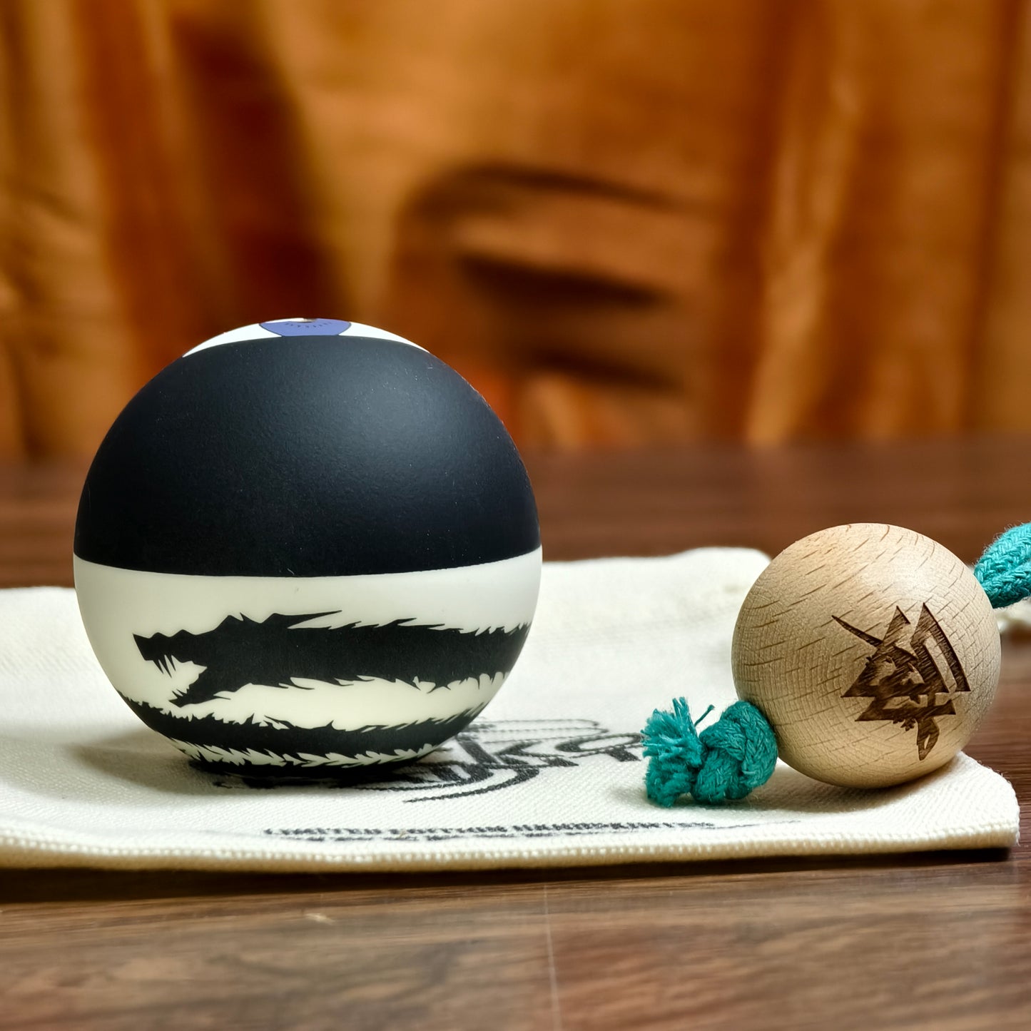 Winner Kendama  Gecko paint  Black dragon tama only NEW