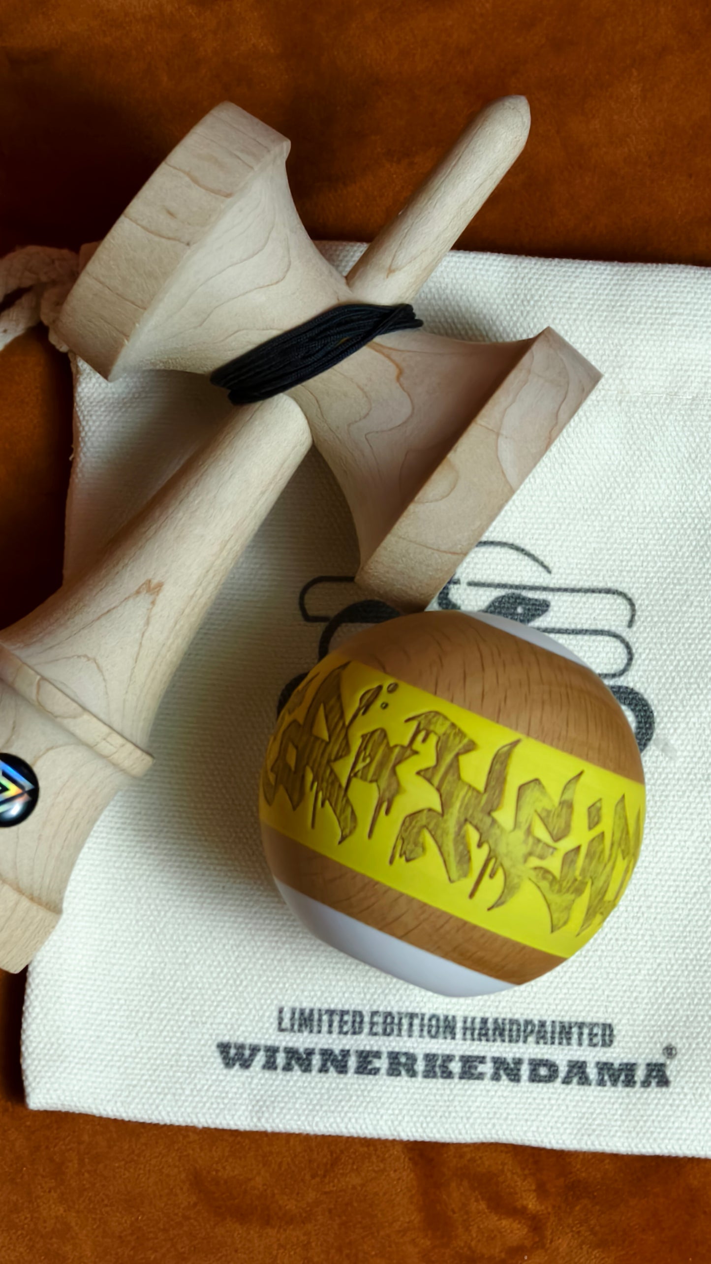 Winner kendama Gecko paint Graffiti tama only