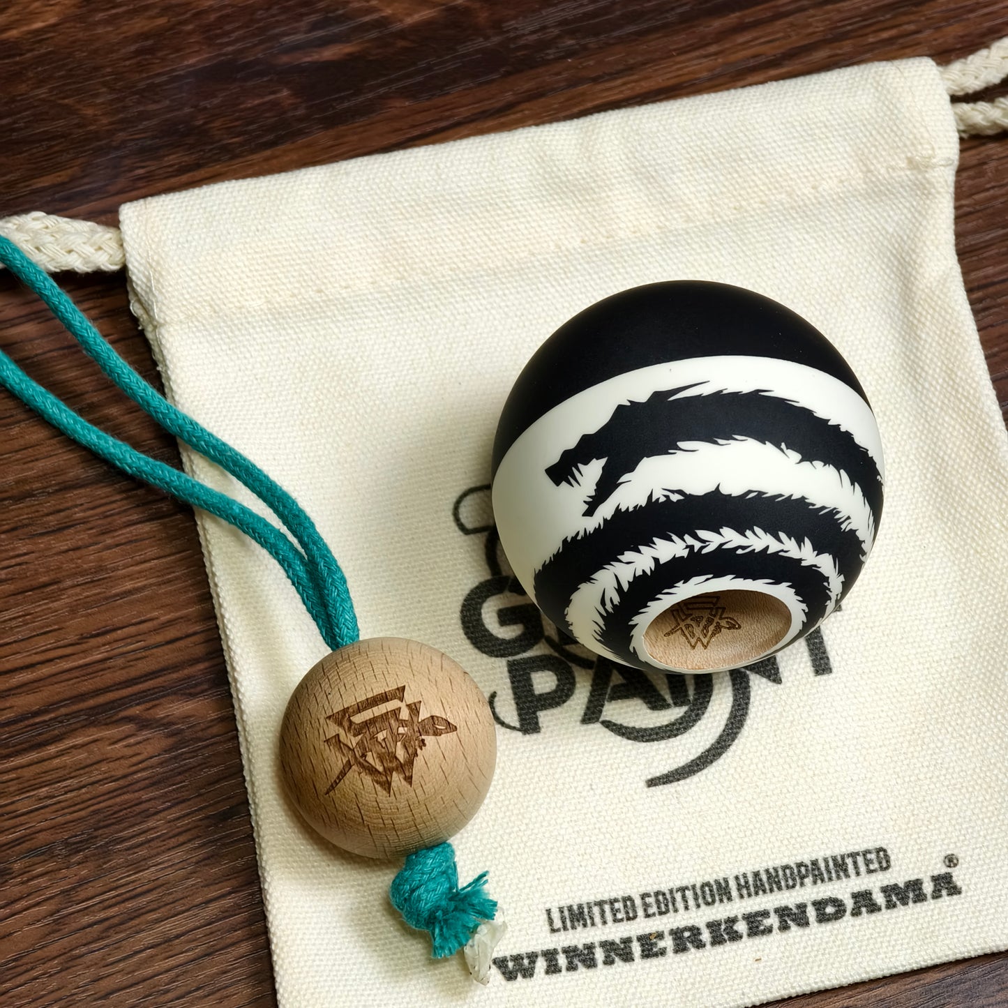 Winner Kendama  Gecko paint  Black dragon tama only NEW