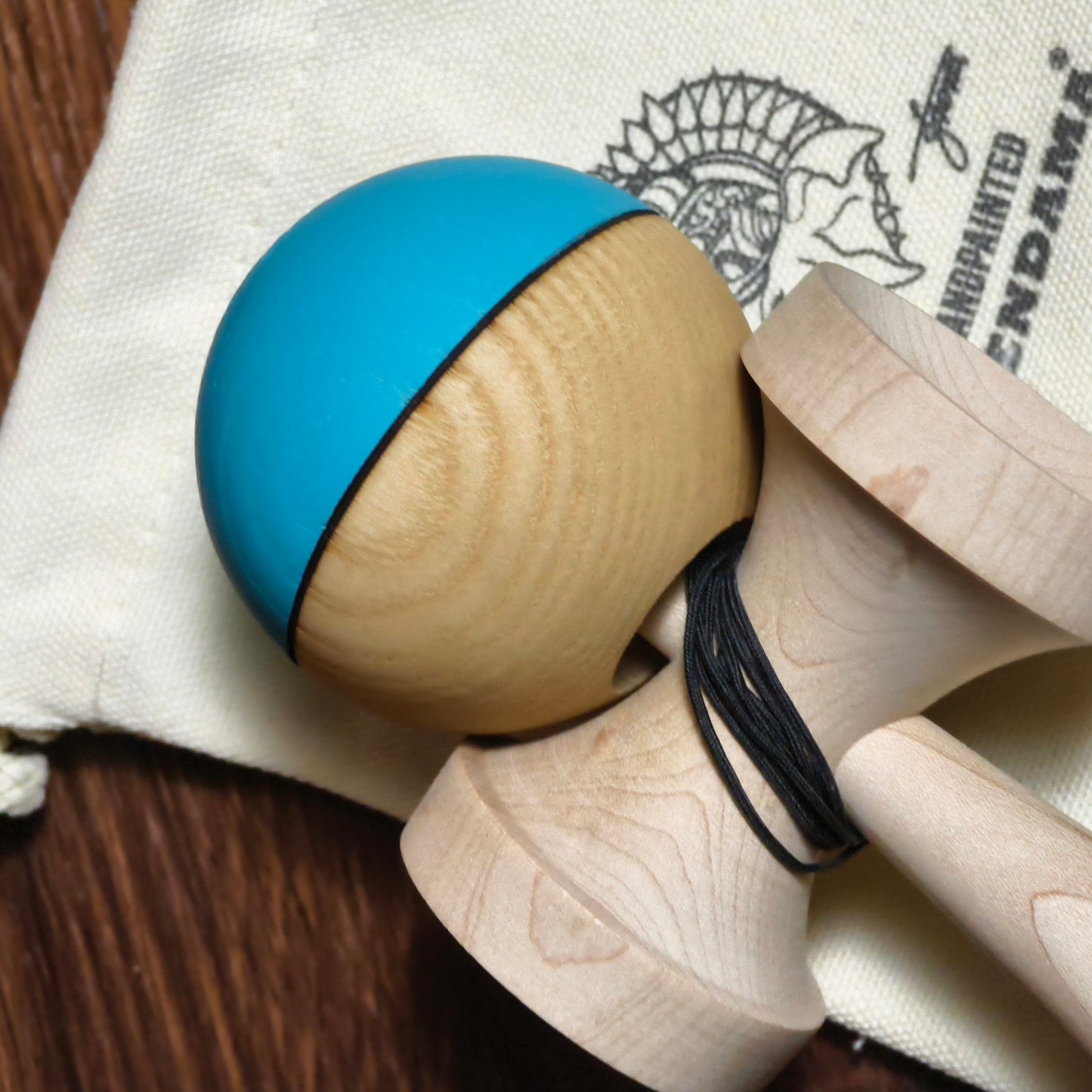 Winner Kendama  Gecko paint  blue ocean waves  tama only