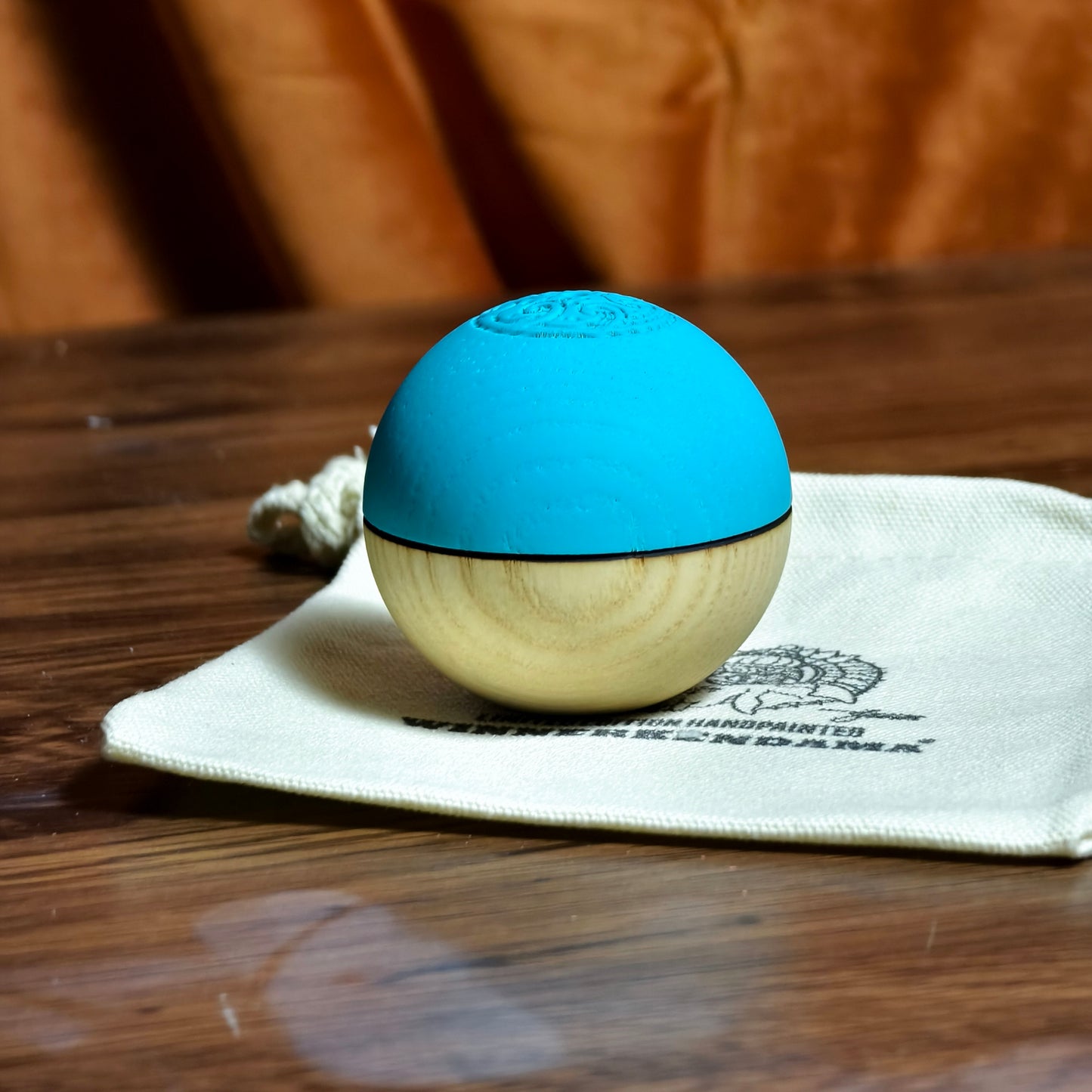 Winner Kendama  Gecko paint  blue ocean waves  tama only