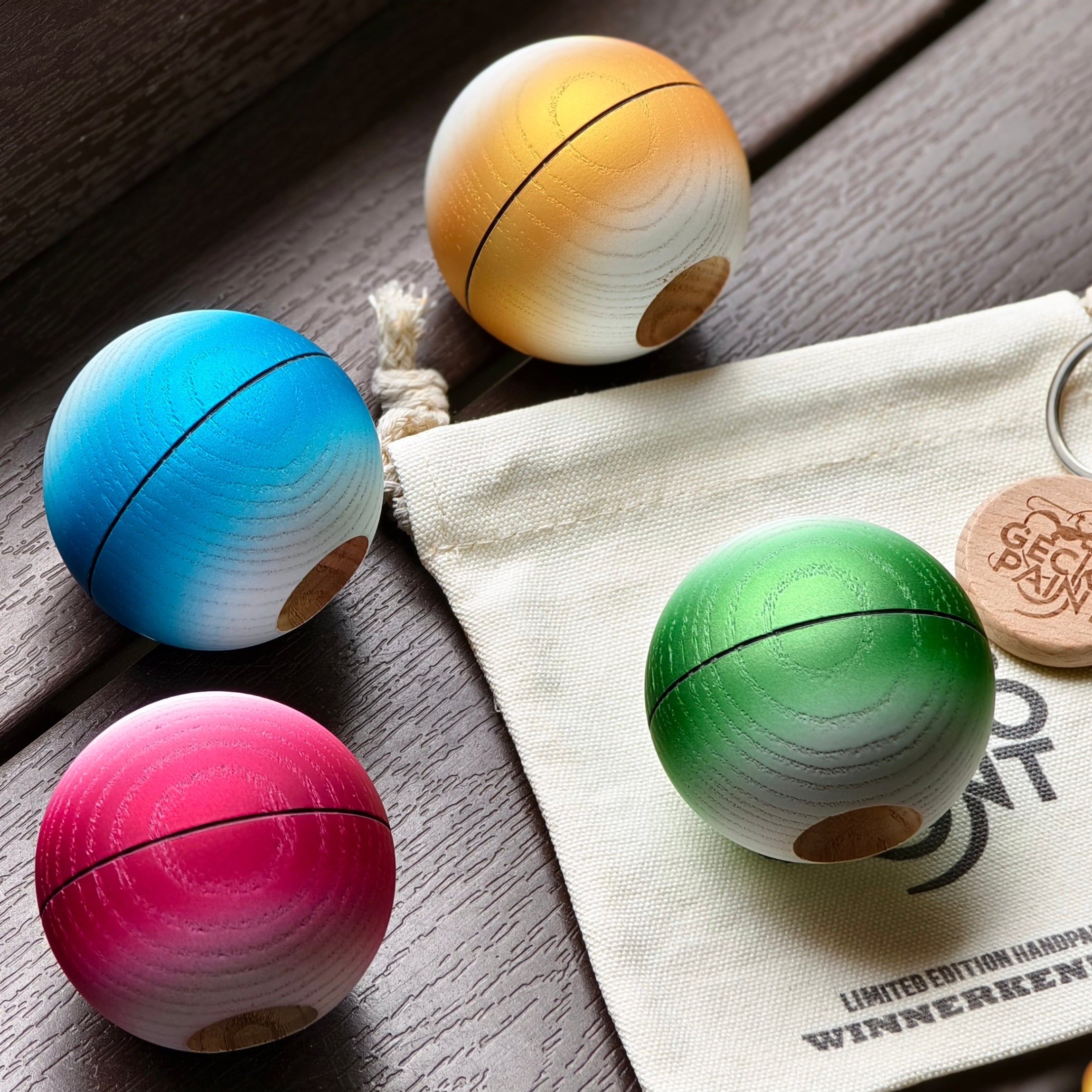 We-Kens Mira shape1& Winner Gecko玉 Winner kendama Gecko paint Gold Gloss tama only – Winner Kendama