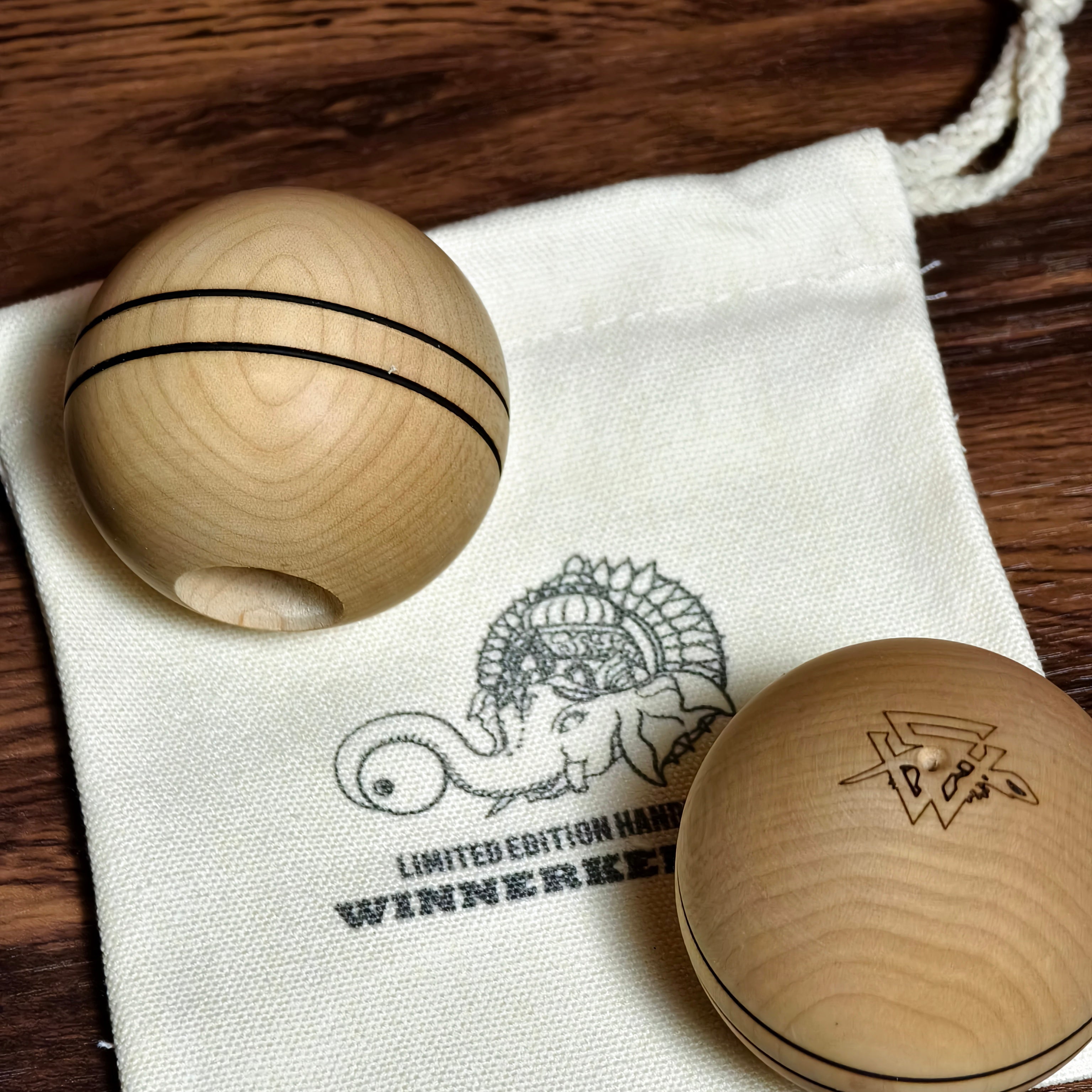 けん玉　ザック・マグナソン プロモデル v3 - ルナシェイプ - 10周年記念 けん玉 KENDAMA USA ザック・マグナソン プロモデル 10周年記念