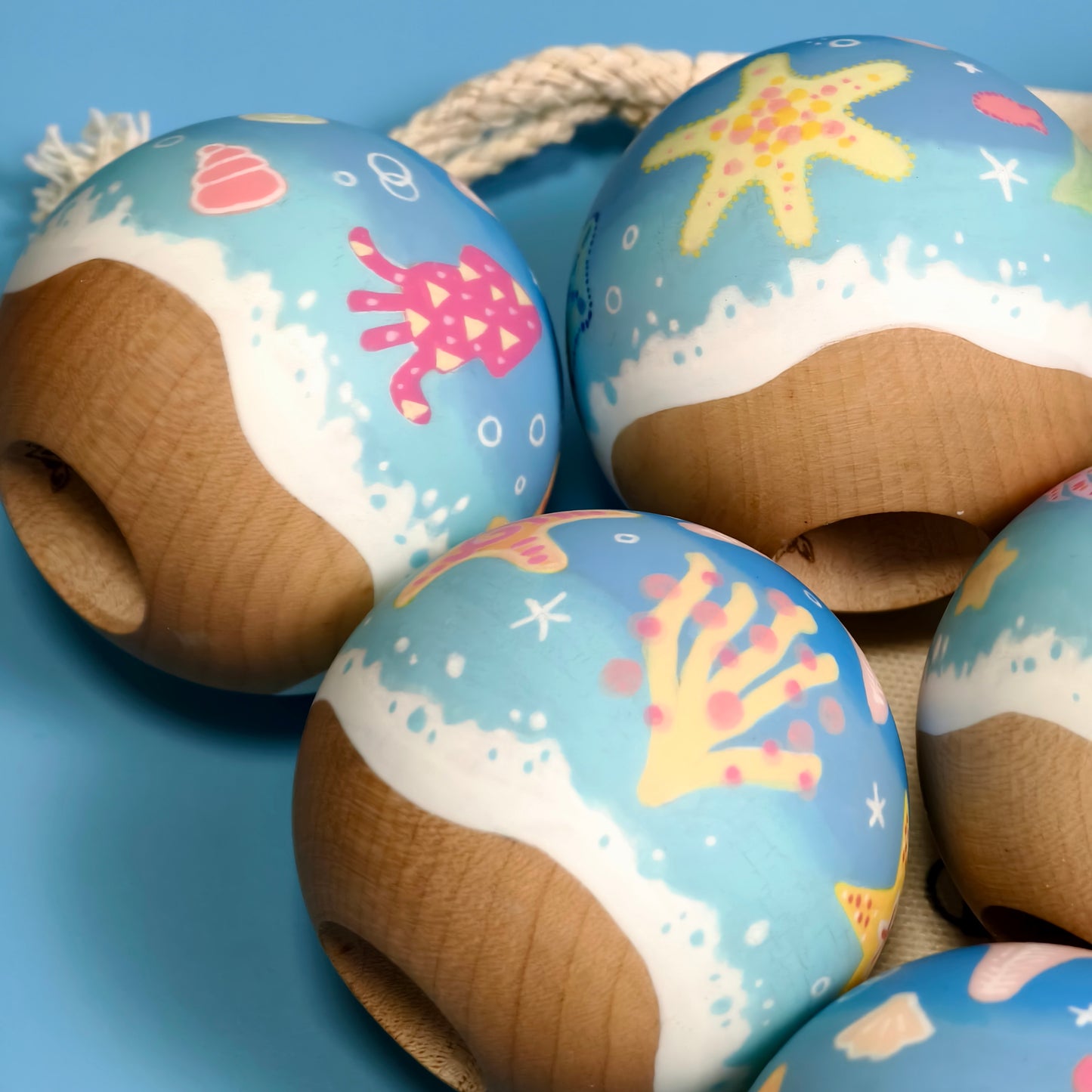 Winner Kendama  Gecko paint  hand-dawn tama only Ocean