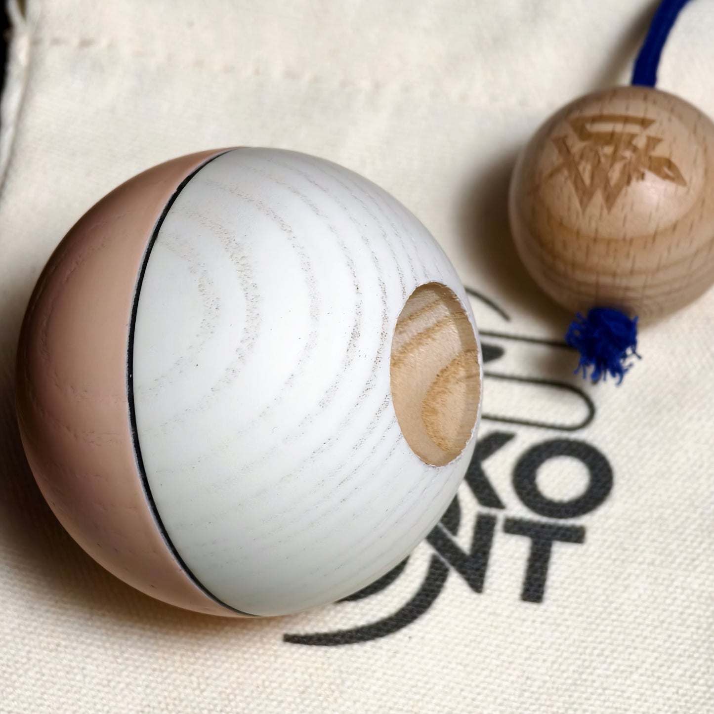 Winner Kendama  Gecko paint  Pink Camellia tama only NEW