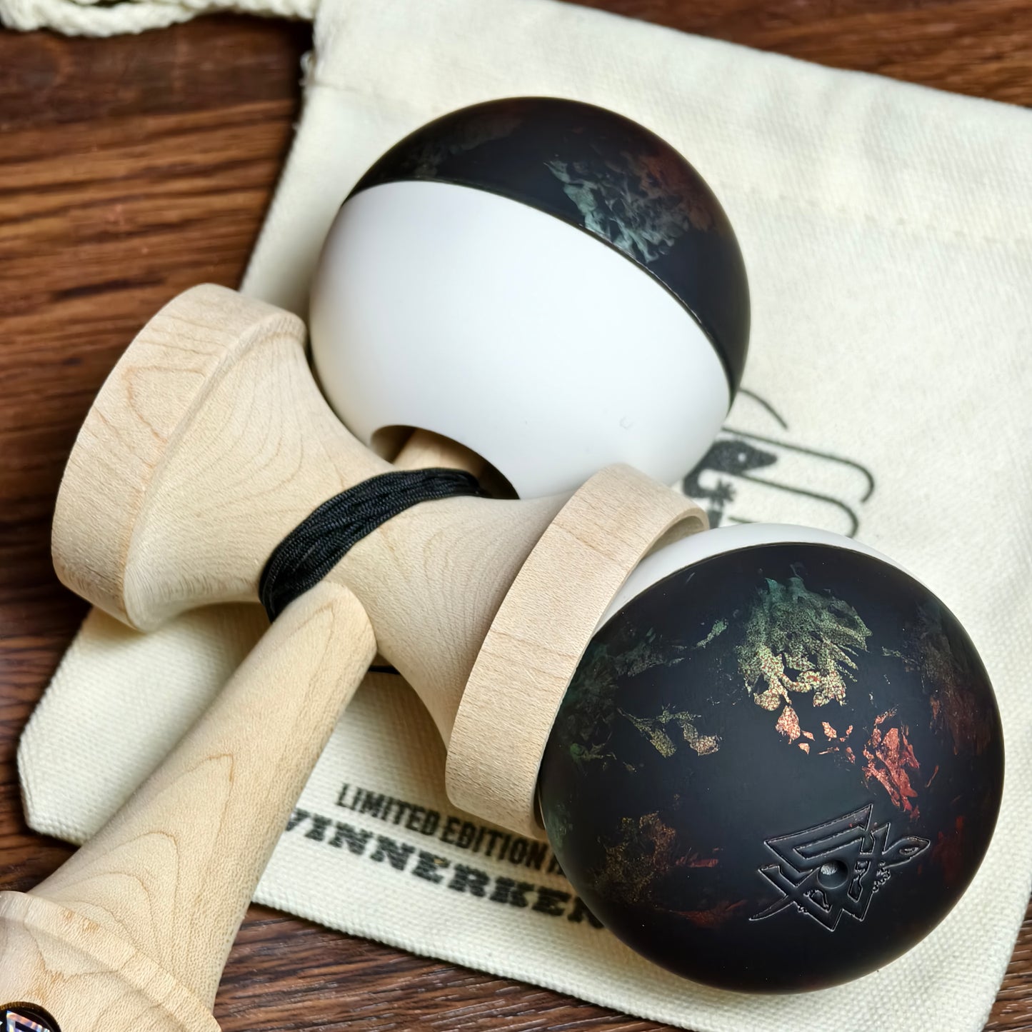 Winner Kendama  Gecko paint  Chameleon tama only NEW