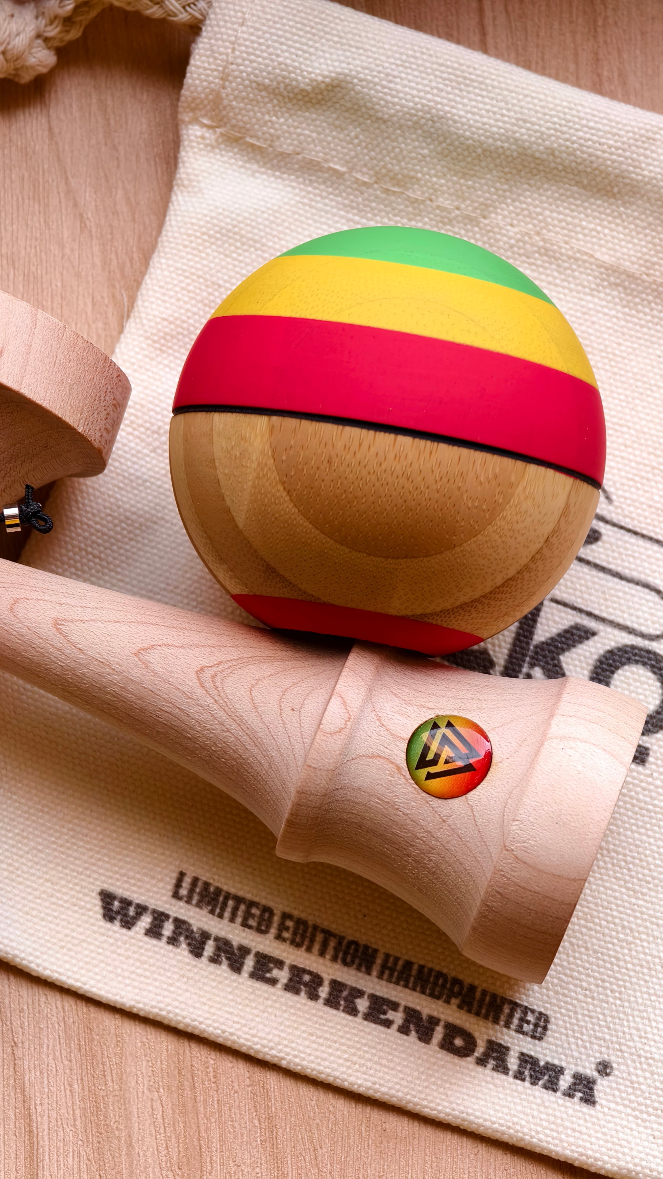 Winner kendama Gecko paint Rasta tama only – Winner Kendama