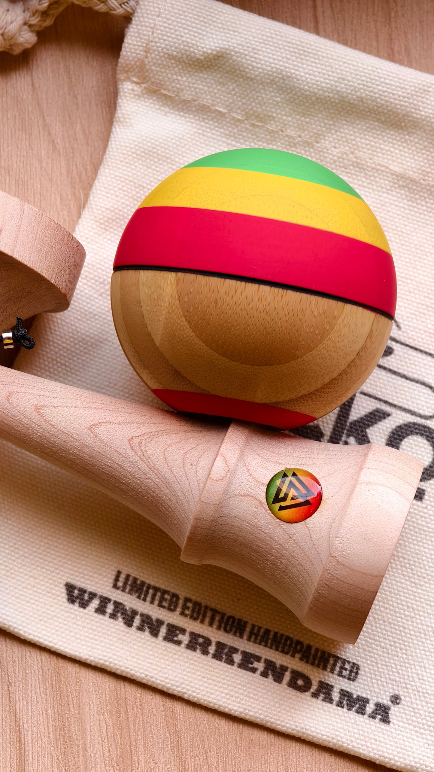 Winner kendama Gecko paint Bamboo Rasta tama only