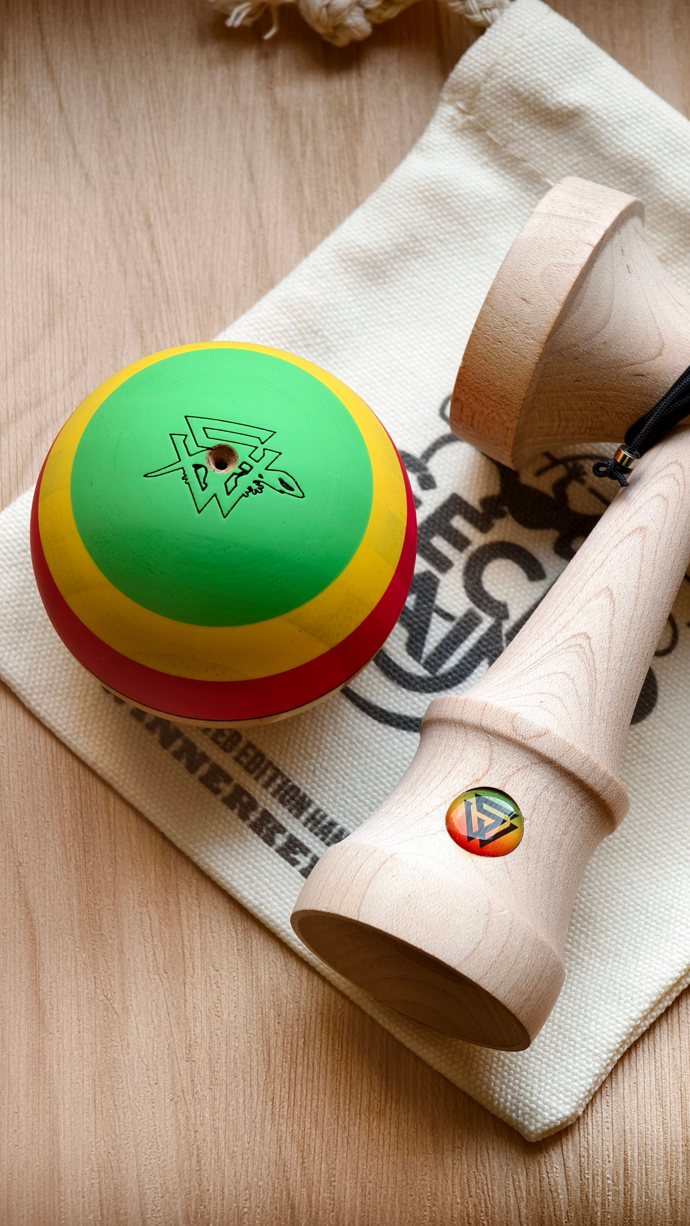 Winner kendama Gecko paint Rasta tama only – Winner Kendama