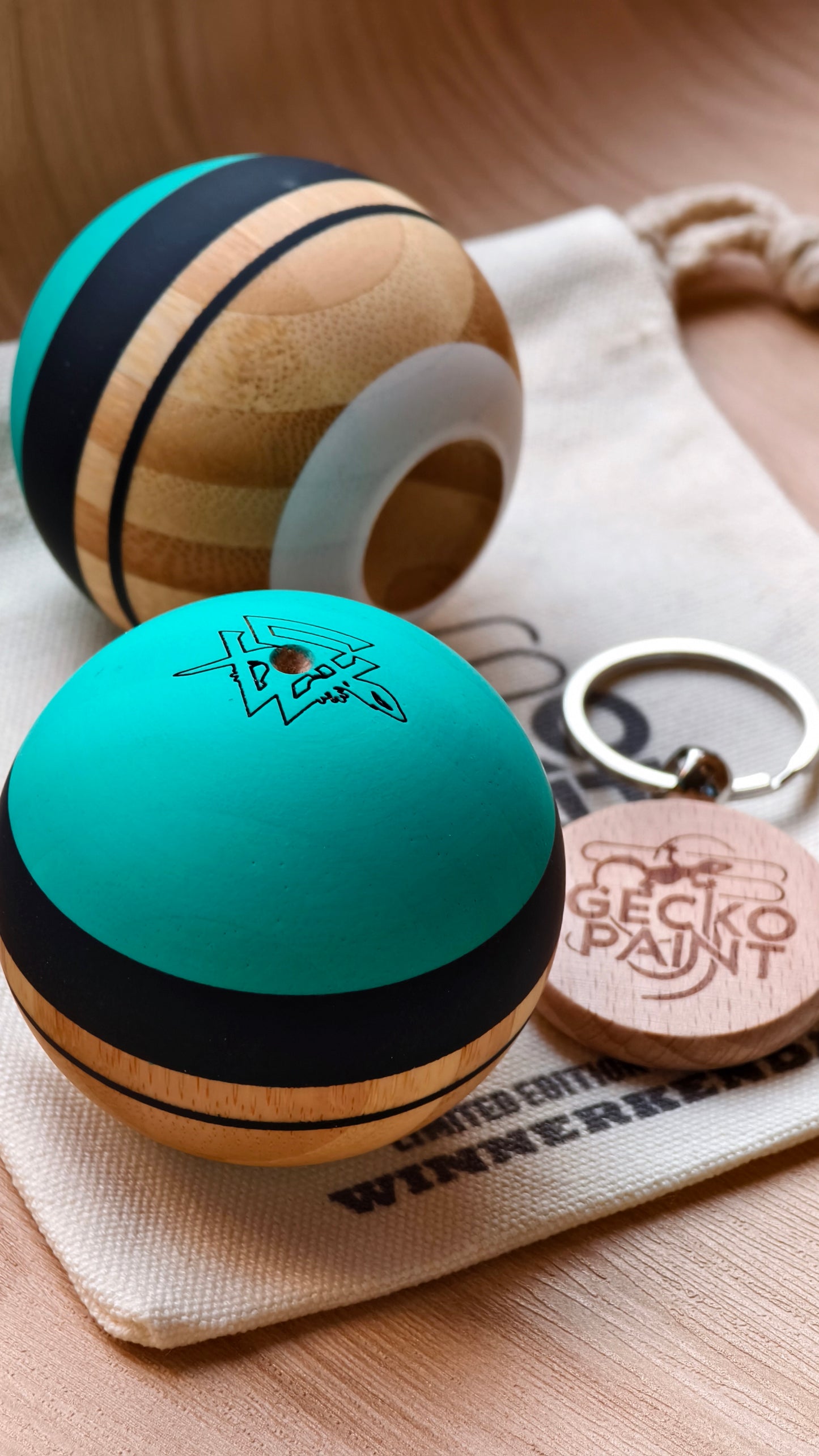 Winner kendama Gecko paint Bamboo Deep sea tama only