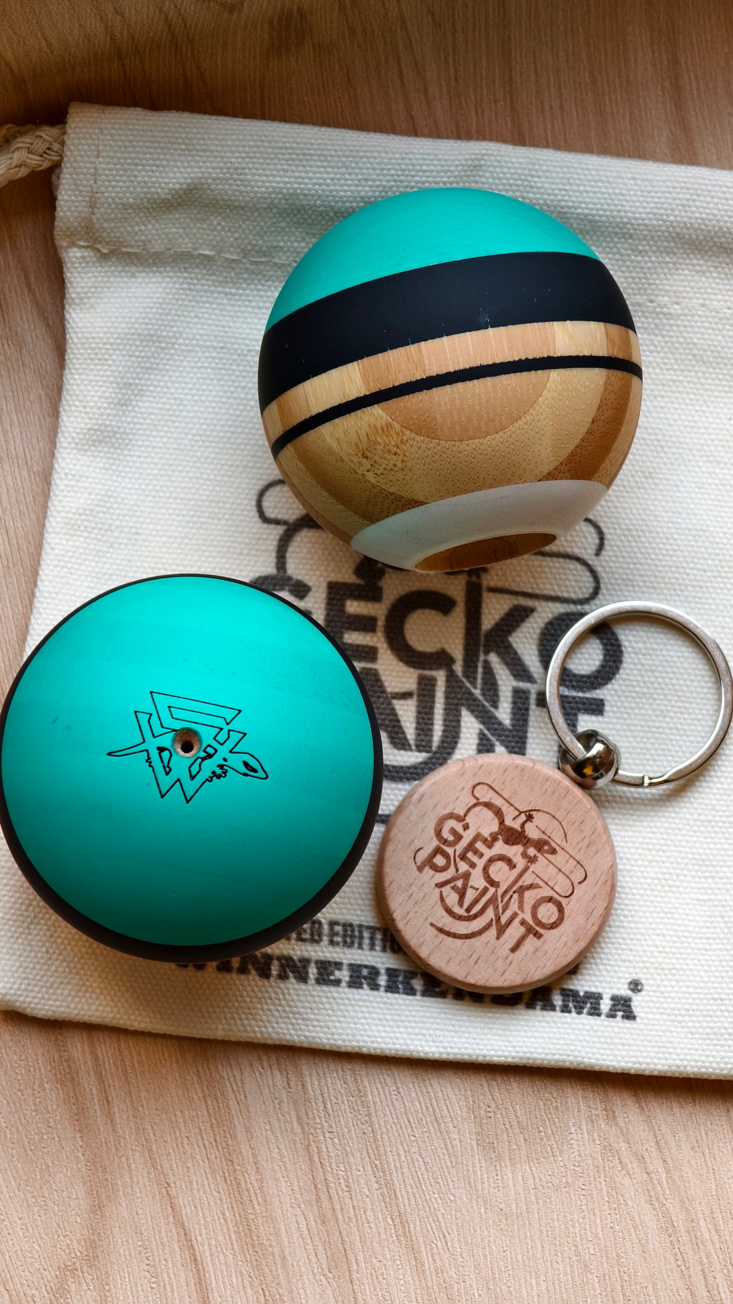 Winner kendama Gecko paint Bamboo Deep sea tama only