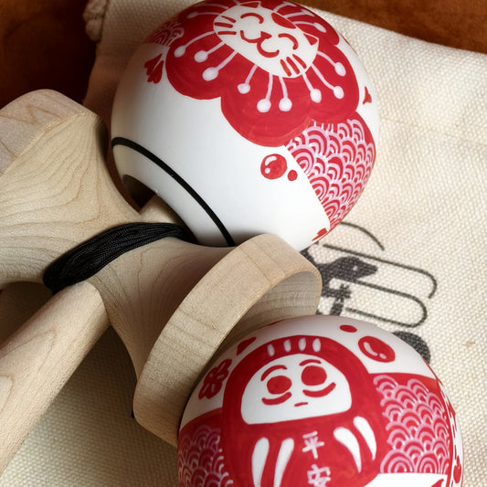 Winner Kendama Gecko paint  Sakura Lucky Cat Hand drawn tama only NEW!