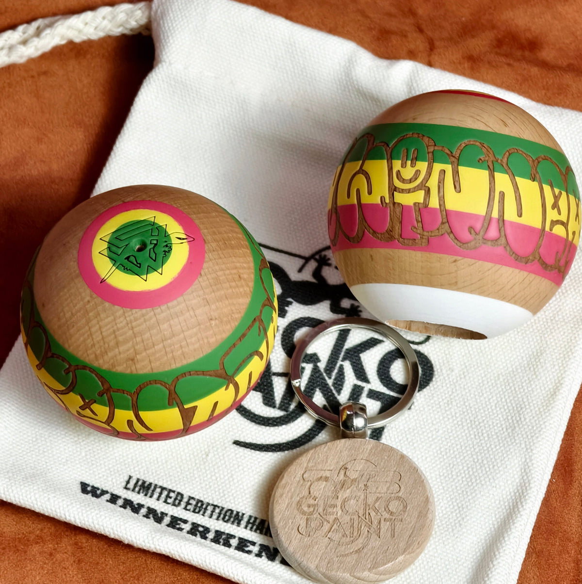 Winner kendama Gecko paint Rasta Throw‑up
tama only