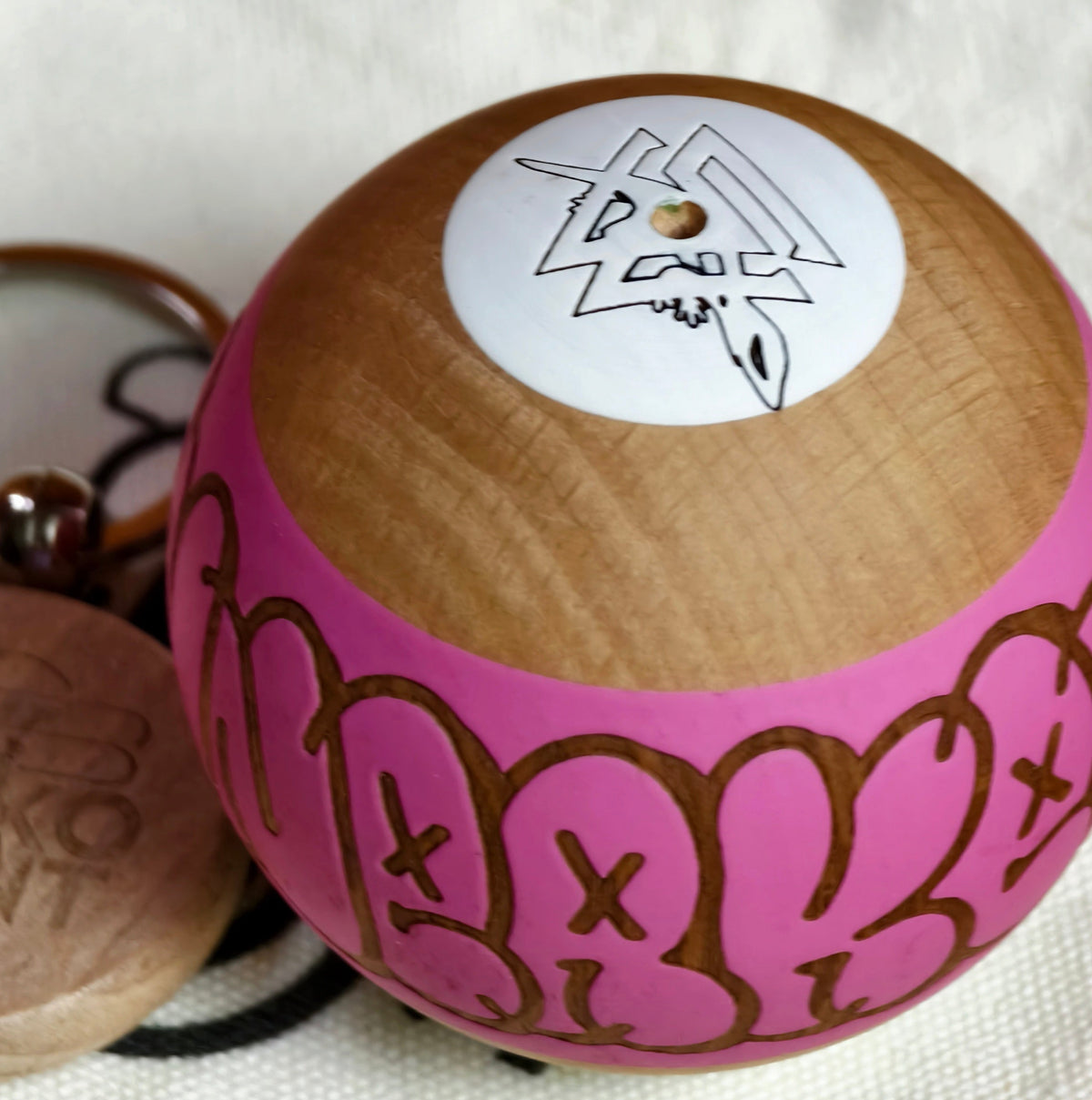 Winner kendama Gecko paint Hollow Pink
tama only