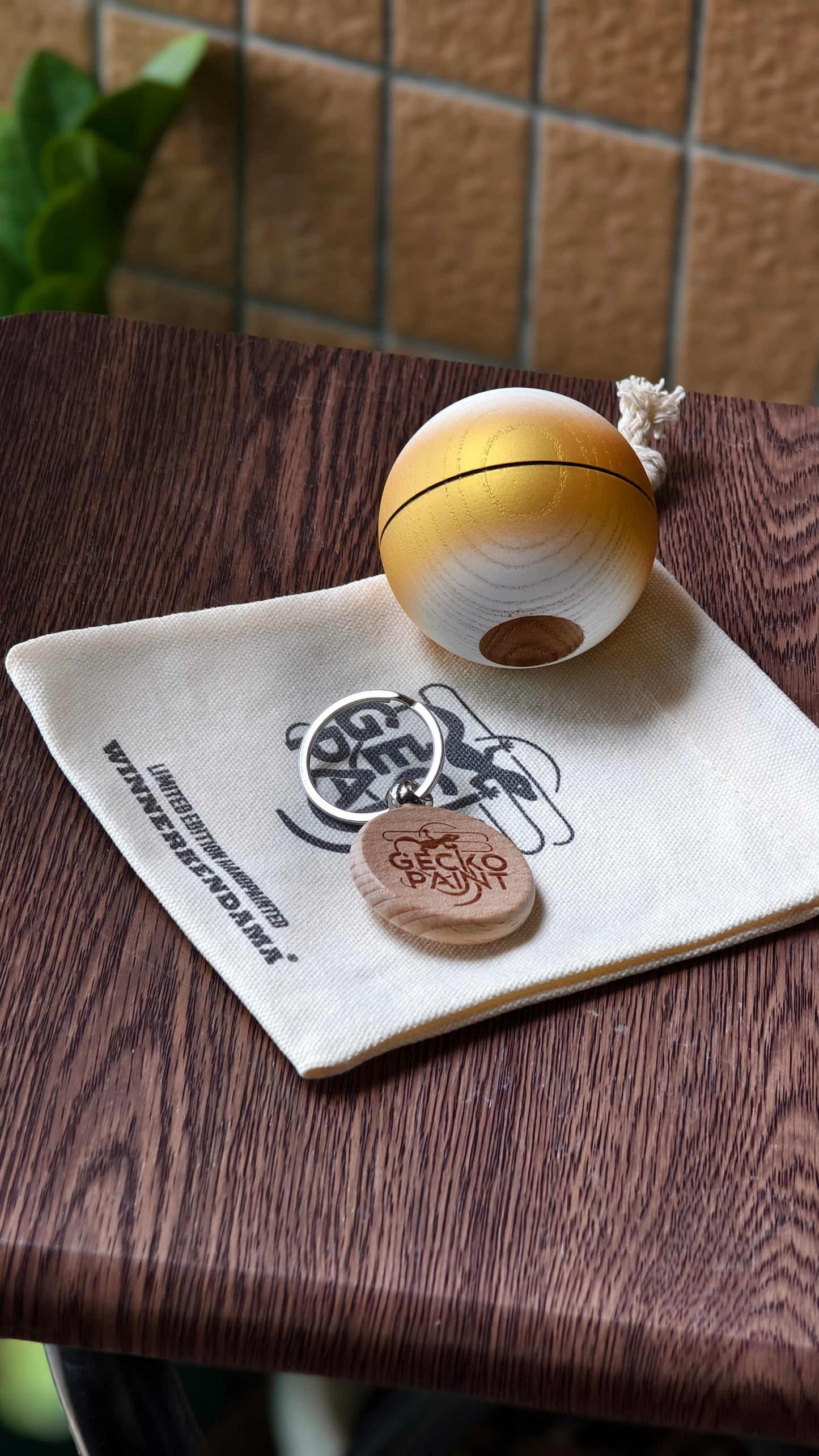 Pre order Winner kendama Gecko paint Gold Gloss tama only