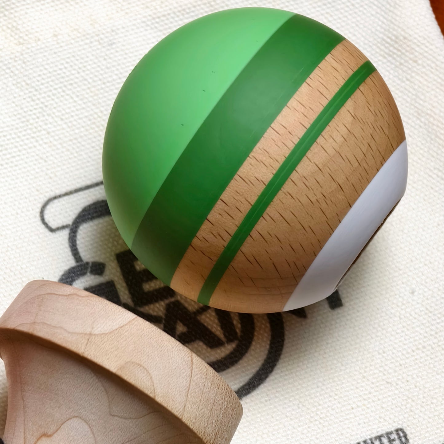 Winner kendama Gecko paint Moslix tama only