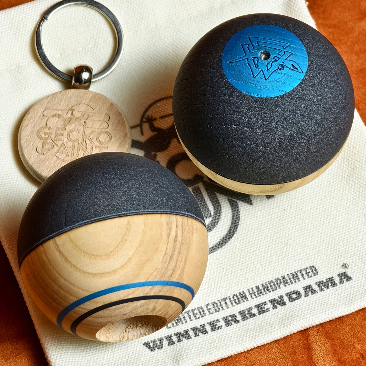 Winner kendama Gecko paint Black rock tama only