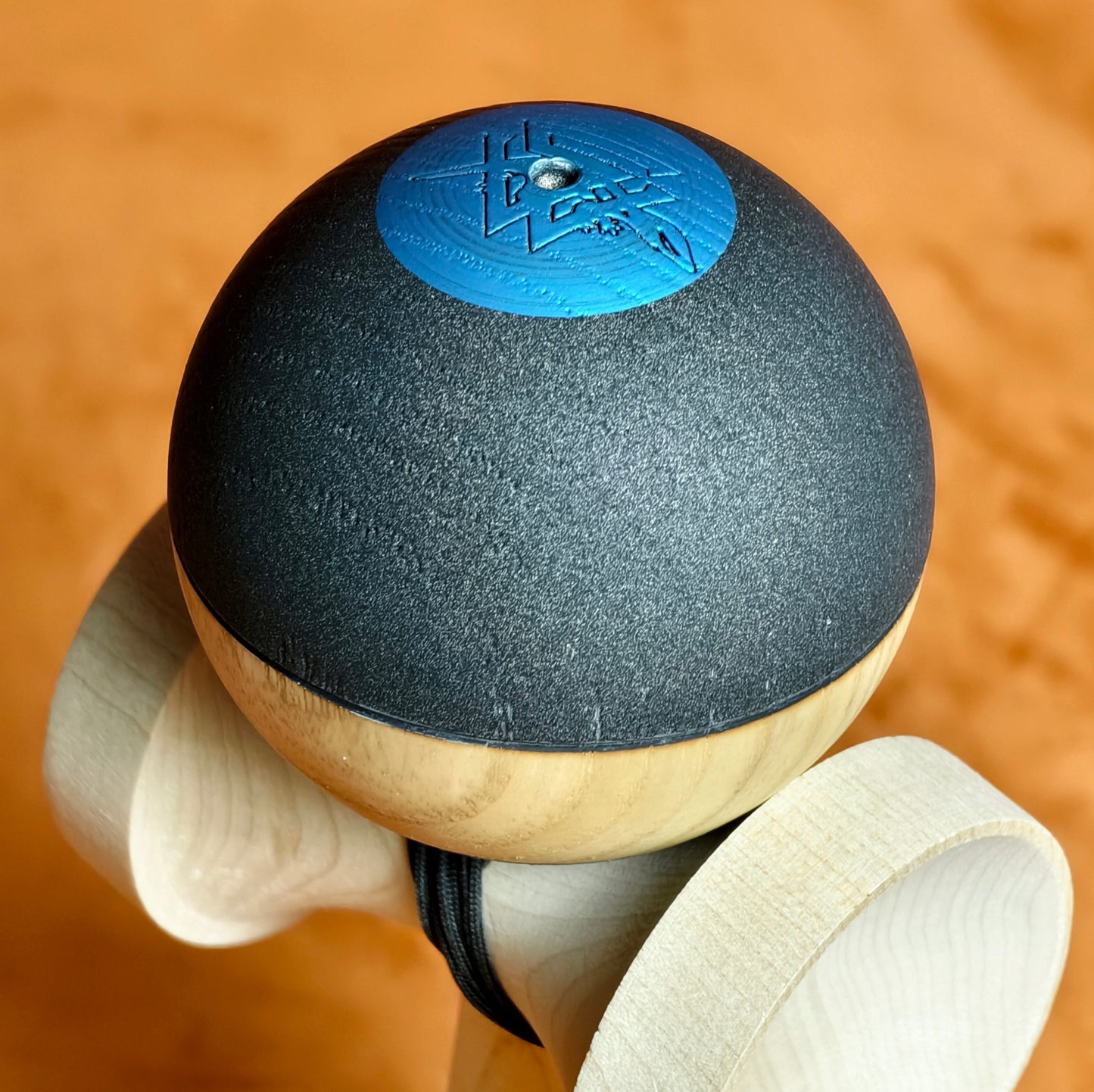 Winner kendama Gecko paint Black rock tama only