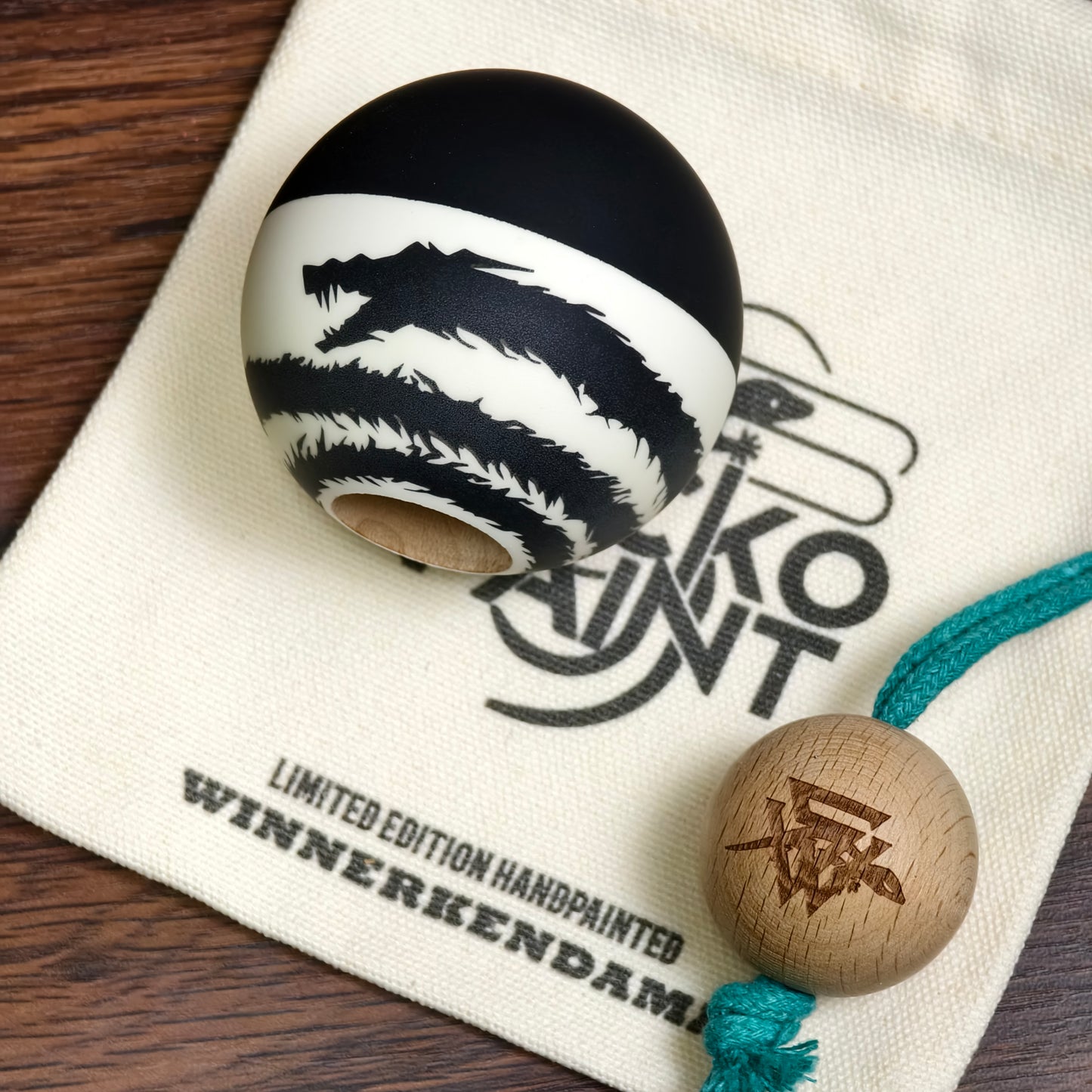 Winner Kendama  Gecko paint  Black dragon tama only NEW
