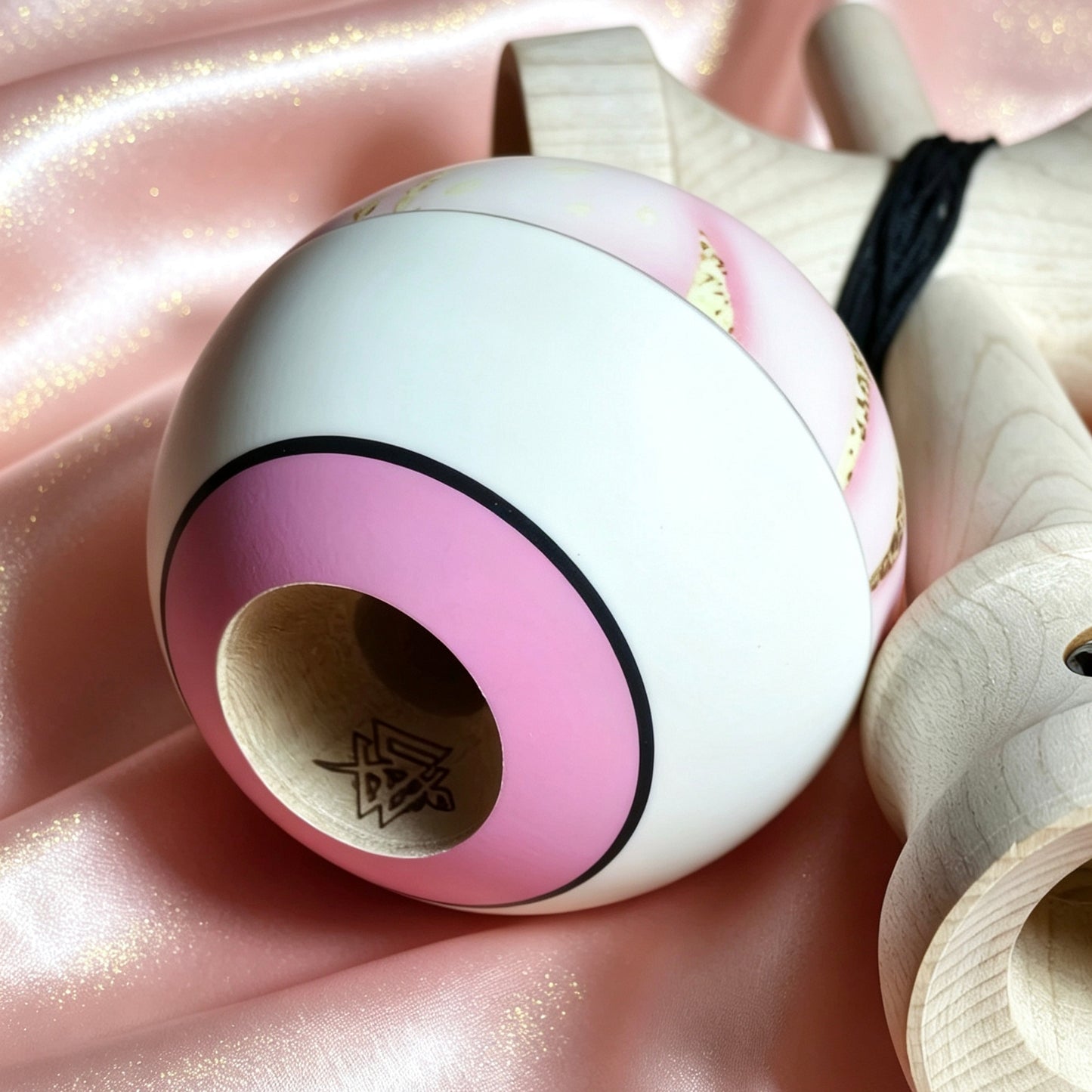 Winner kendama Gecko paint Blush tama only