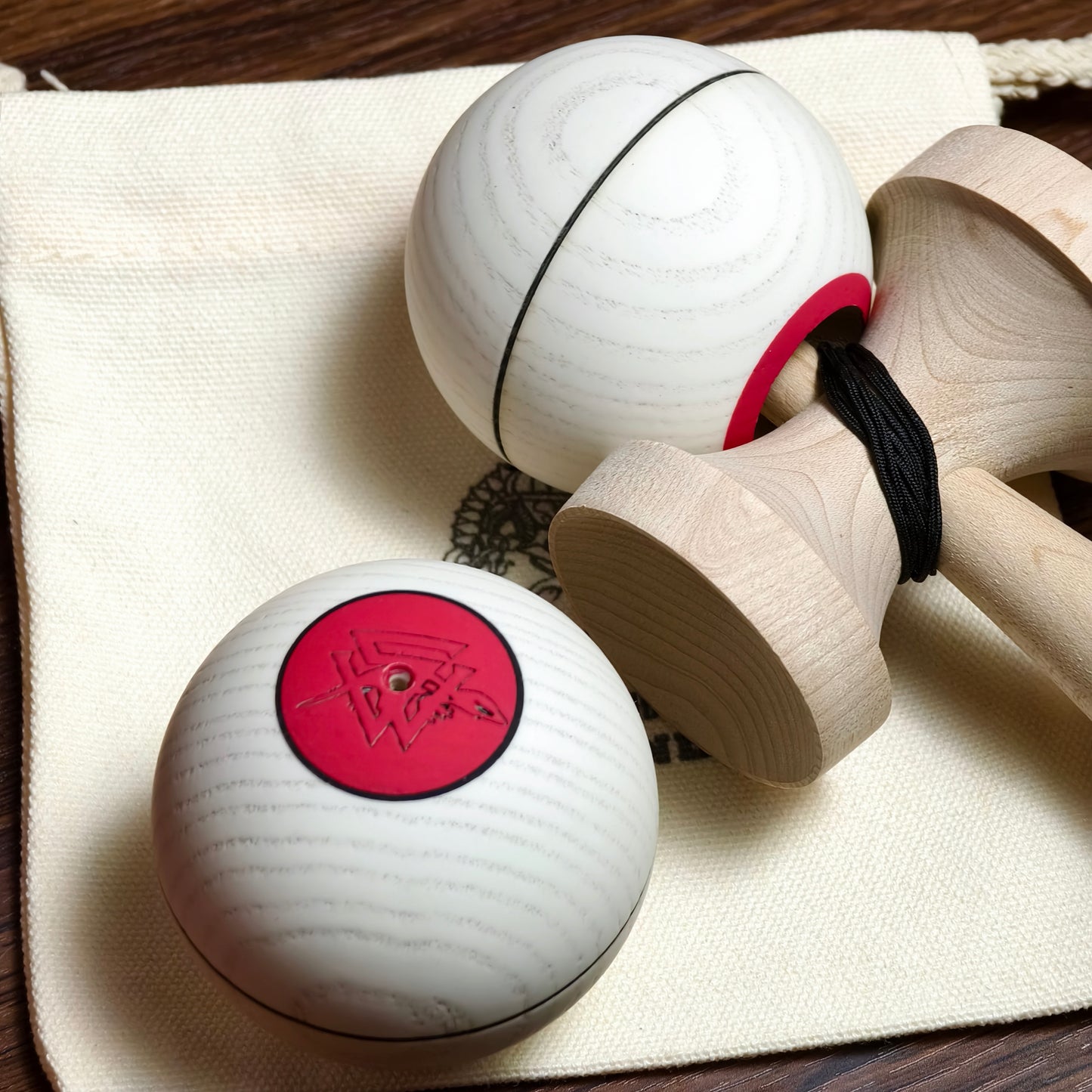 Winner Kendama Red Snow Tama only Gecko paint