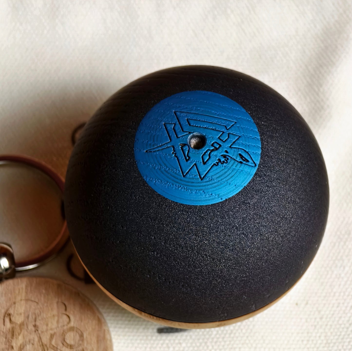 Winner kendama Gecko paint Black rock tama only