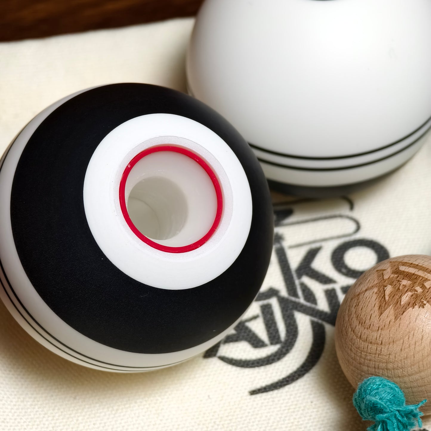 Winner Kendama  Gecko paint AE86 PLA tama only NEW