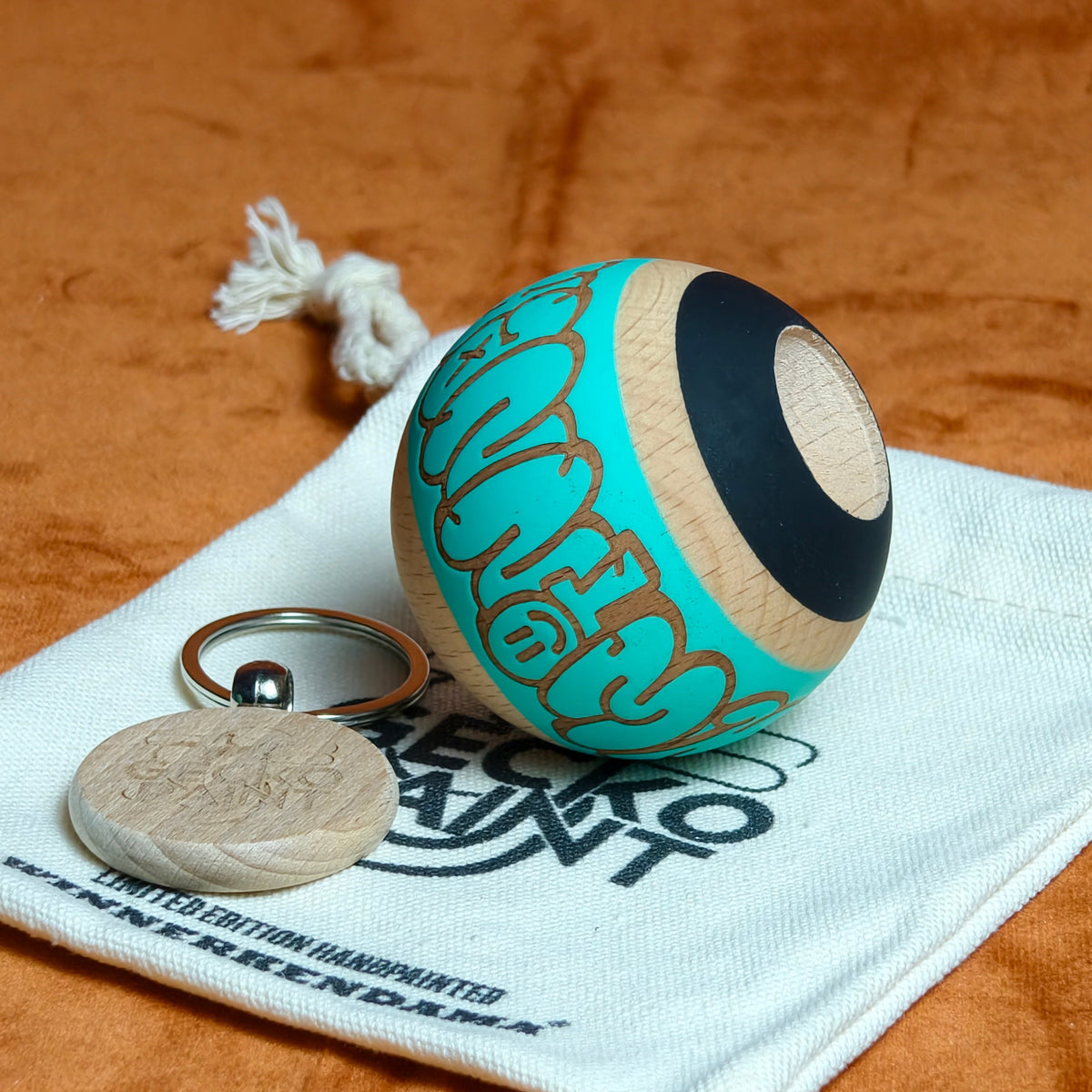 Winner kendama Gecko paint Hollow Celadon
tama only
