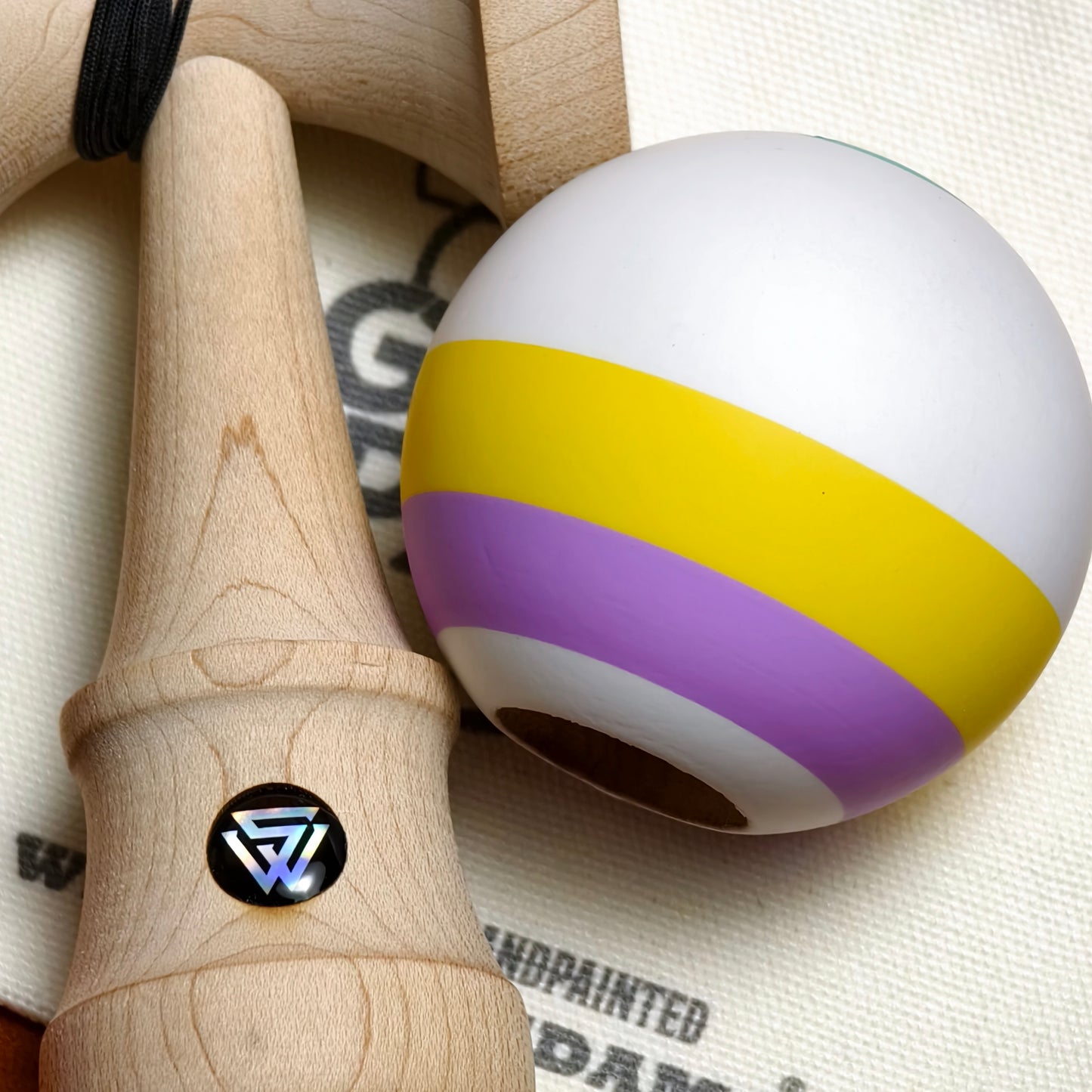 Winner kendama Gecko paint  Pastellix tama only