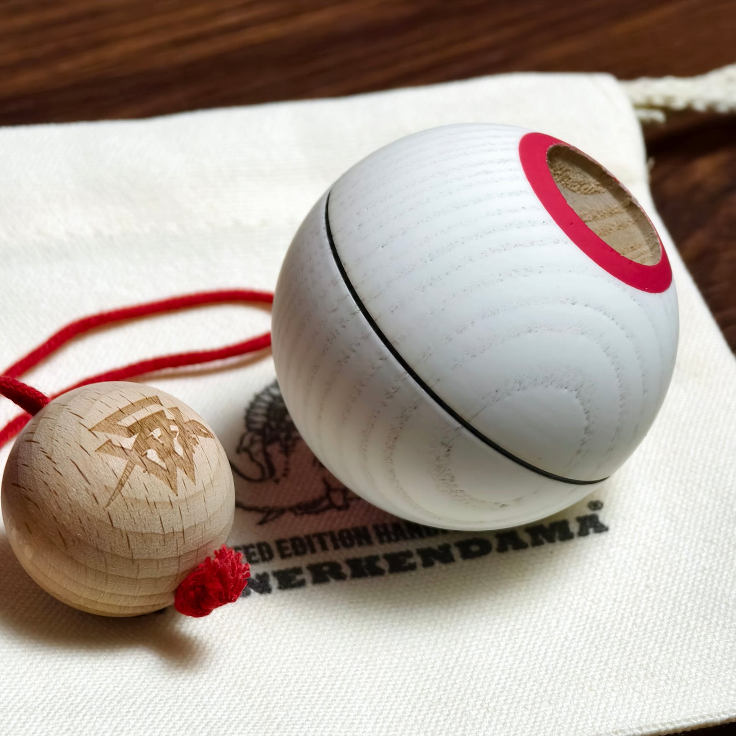 Winner Kendama Red Snow Tama only Gecko paint