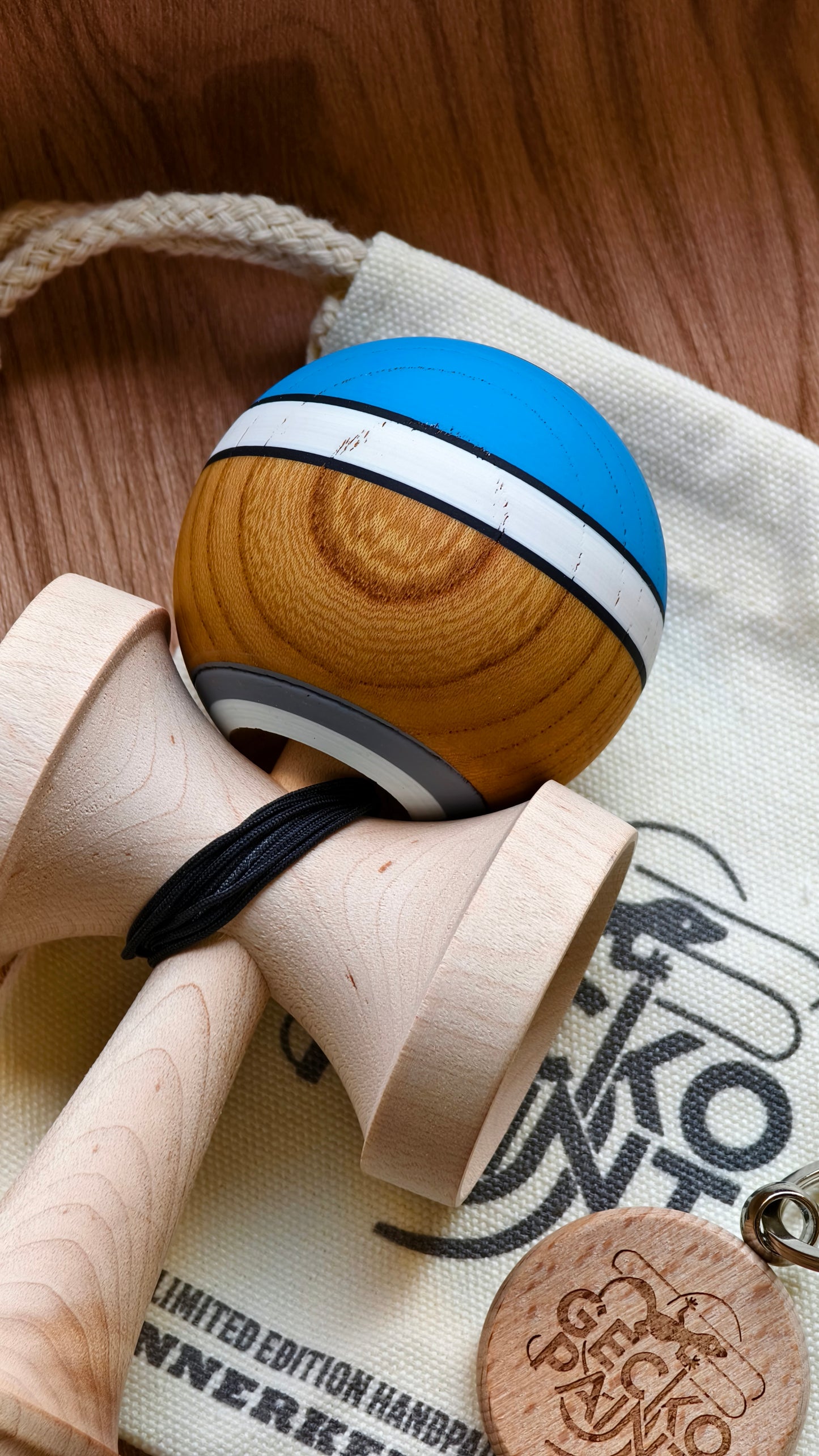 Winner kendama Gecko paint Japan Keyaki Indigo Blue  tama only