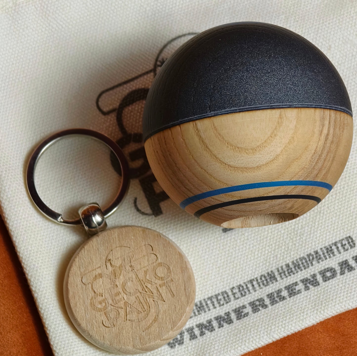 Winner kendama Gecko paint Black rock tama only