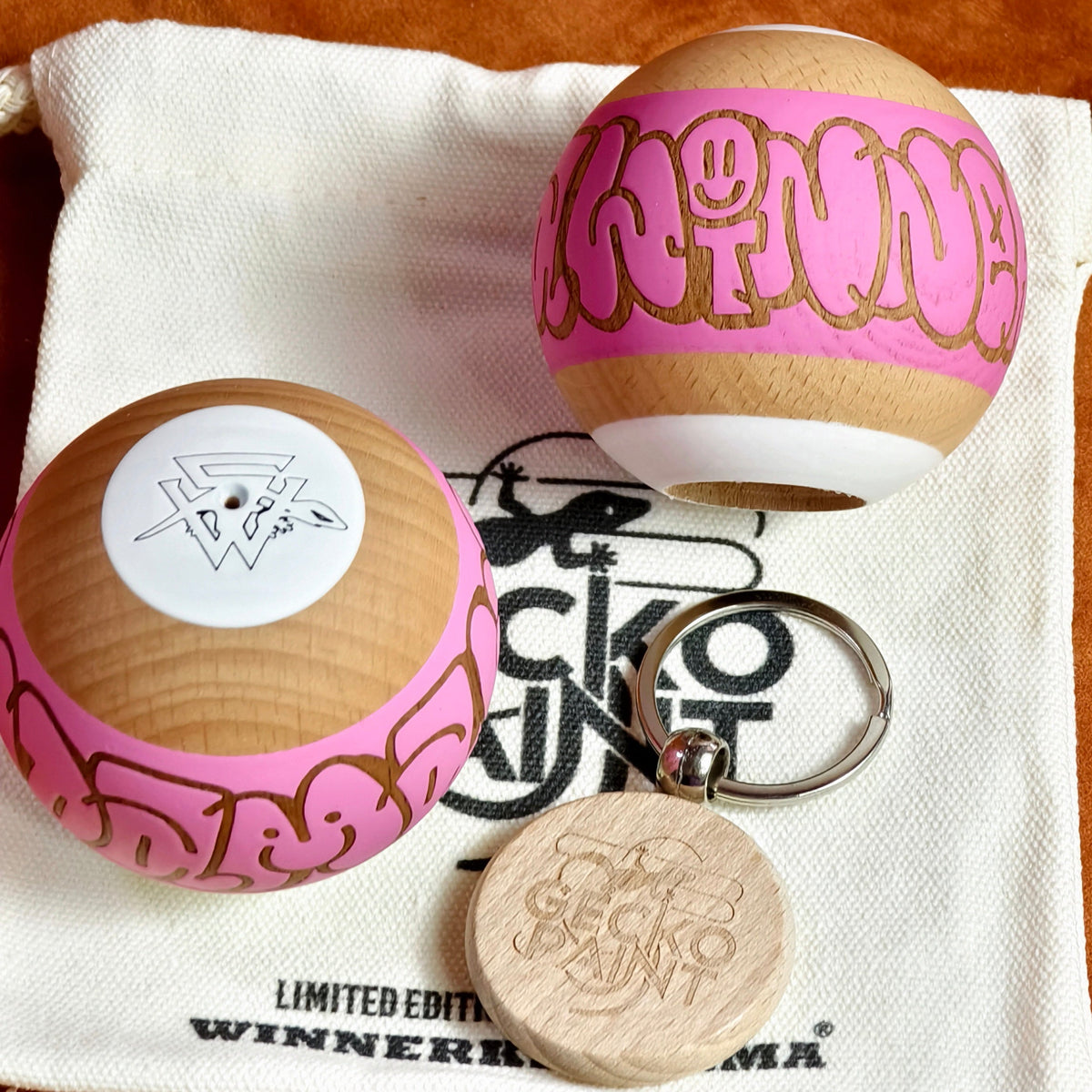 Winner kendama Gecko paint Hollow Pink
tama only