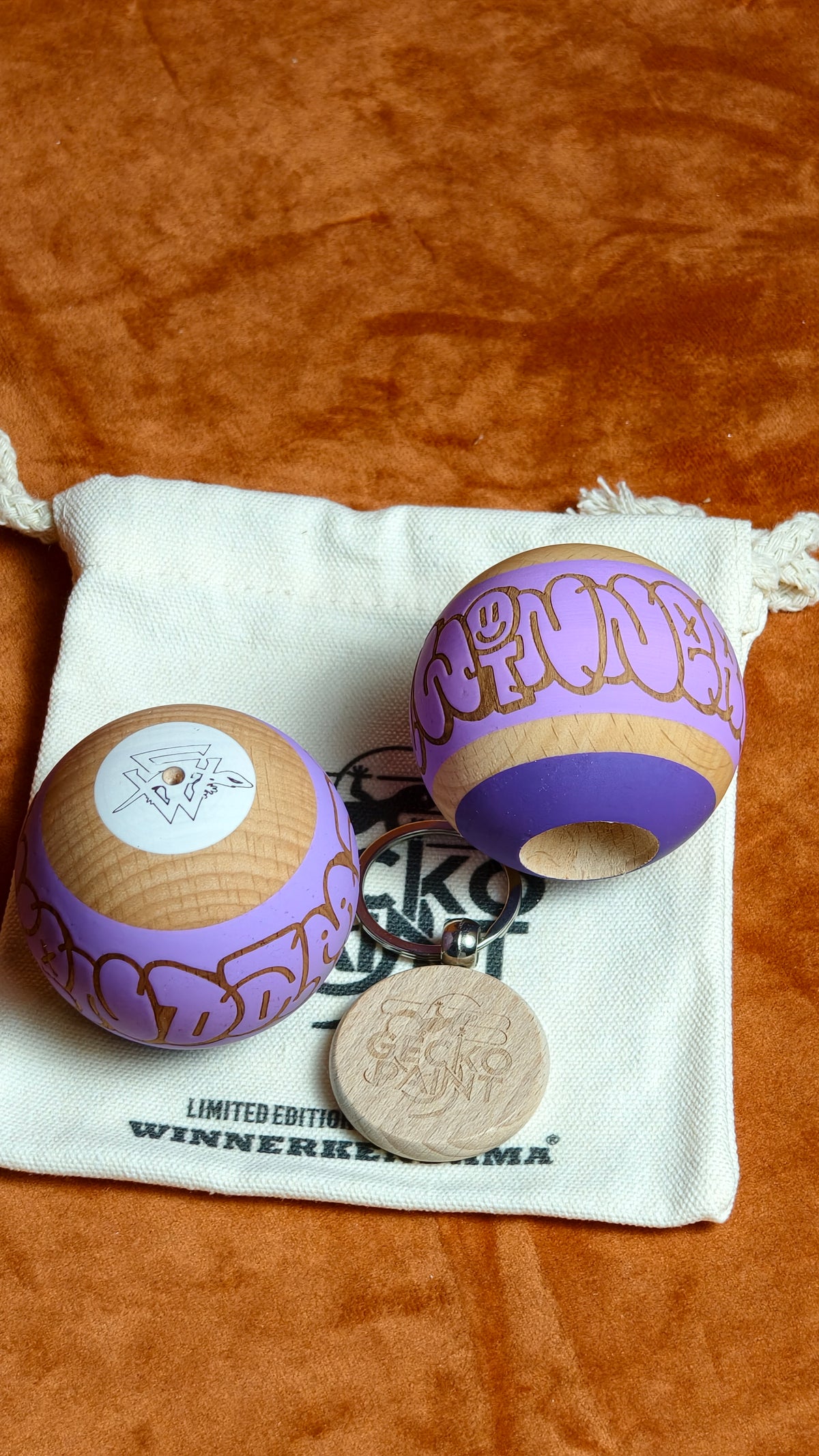 Winner kendama Gecko paint Hollow Purple
tama only
