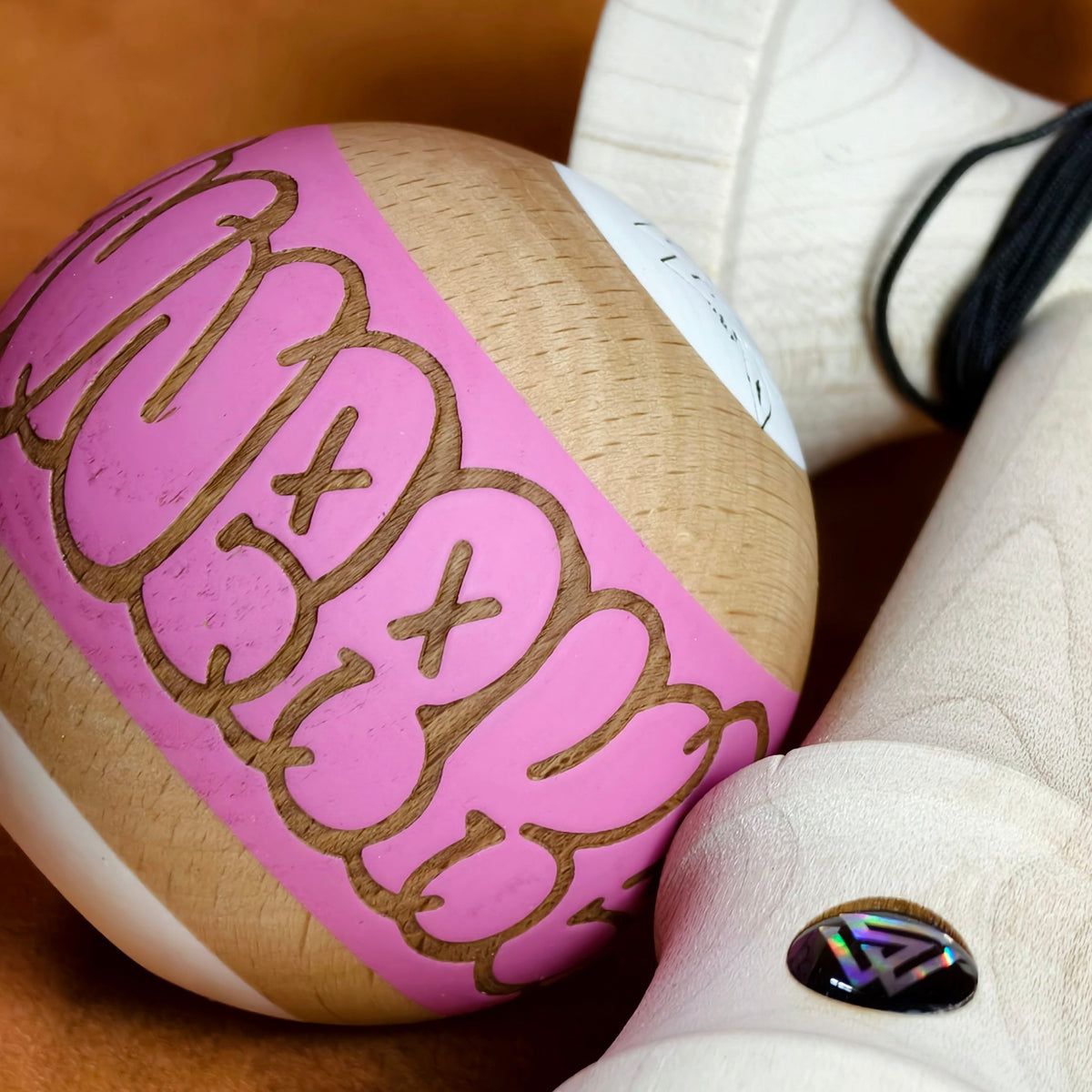 Winner kendama Gecko paint Hollow Pink
tama only