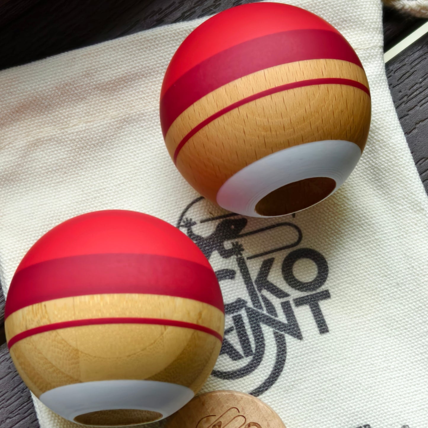 Winner kendama Gecko paint Red Cherry tama only