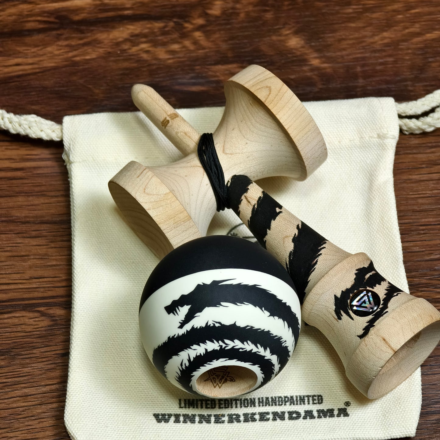 Winner Kendama  Gecko paint  Black dragon tama only NEW
